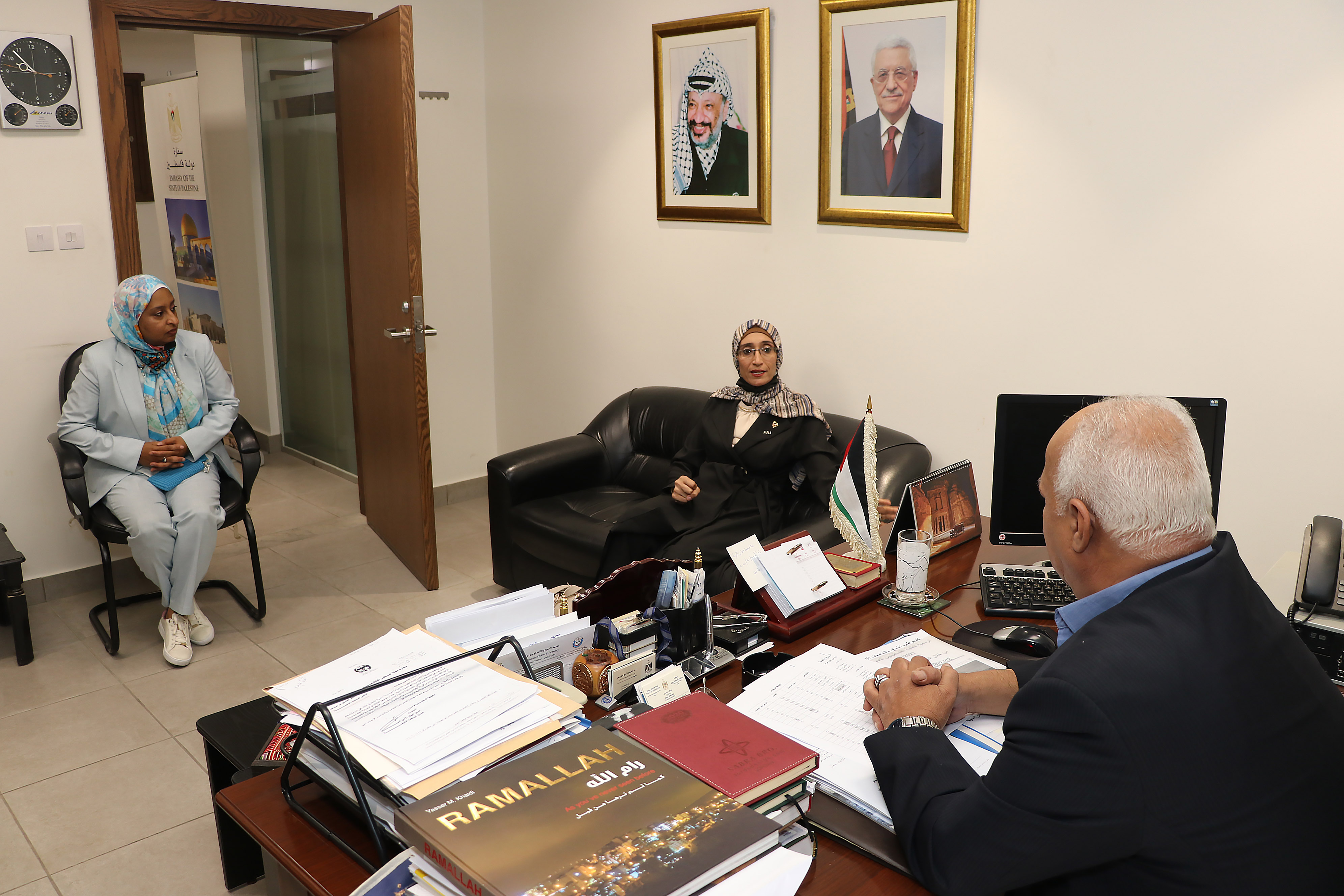 مباحثات بين "عمان العربية" والملحقية الثقافية لدولة فلسطين3