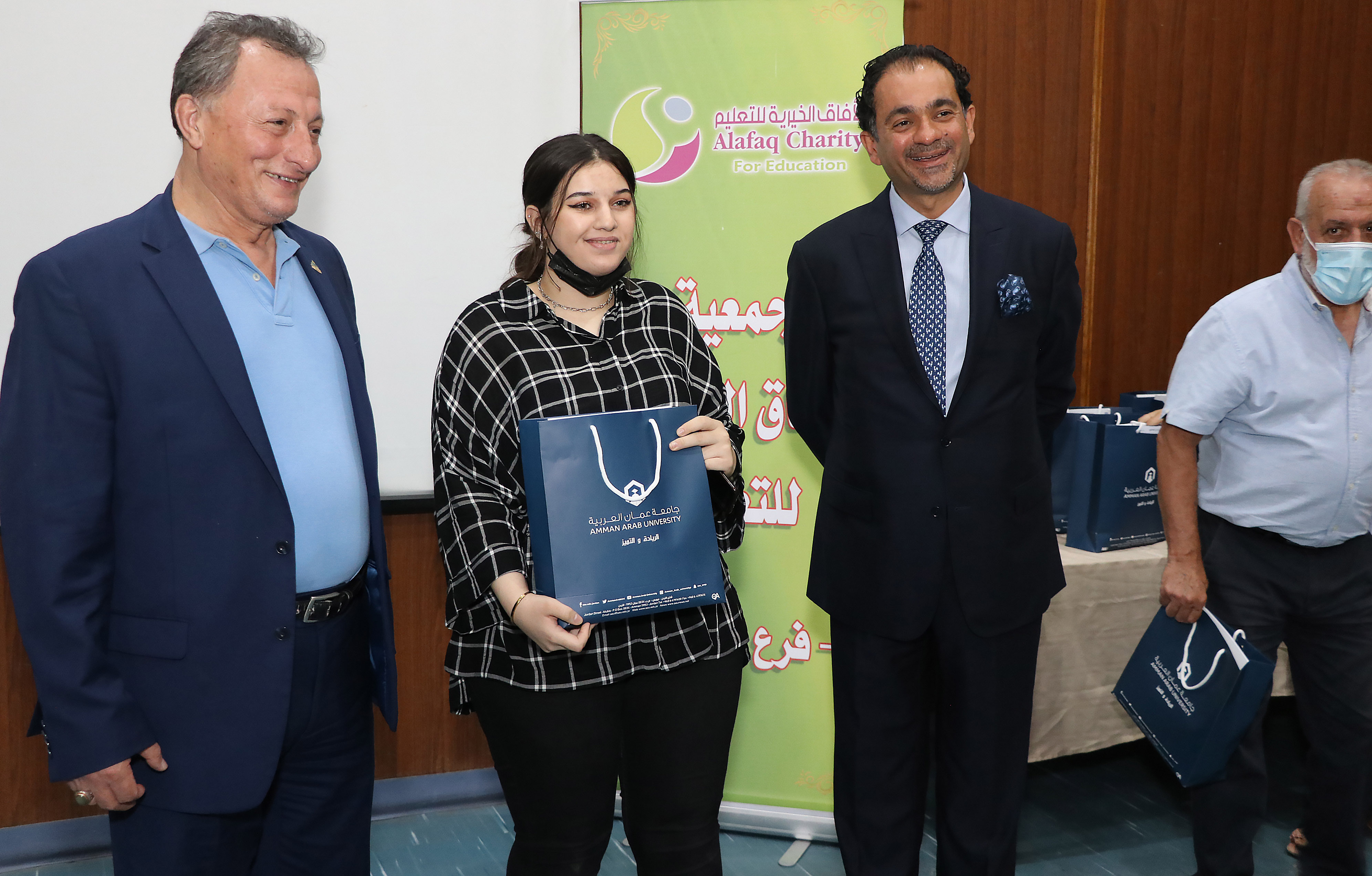 "عمان العربية تكرم الطلبة المتفوقين في الثانوية العامة في لواء عين الباشا7