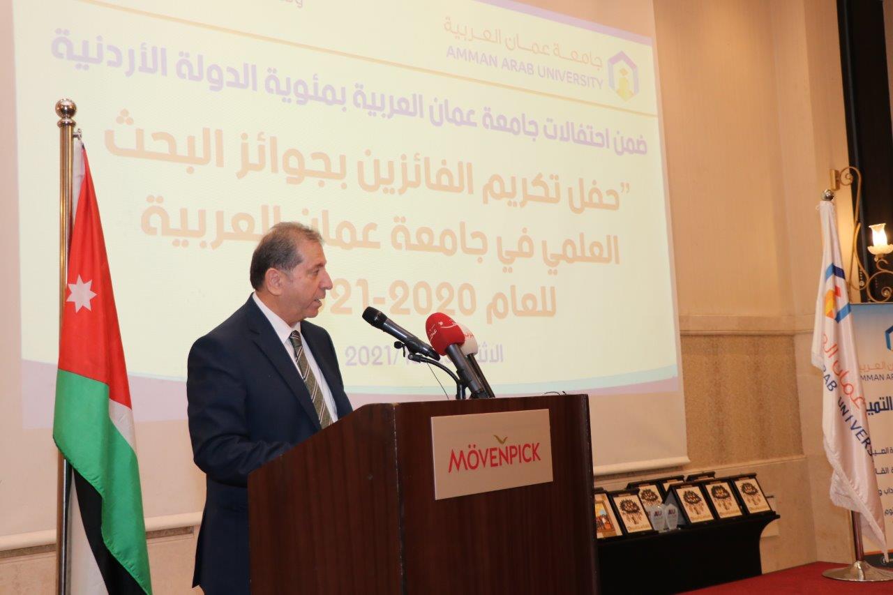 جامعة عمان العربية تكرم الباحثين وأعضاء هيئة التدريس المتميزين ضمن احتفالاتها بمئوية الدولة الأردنية١٥
