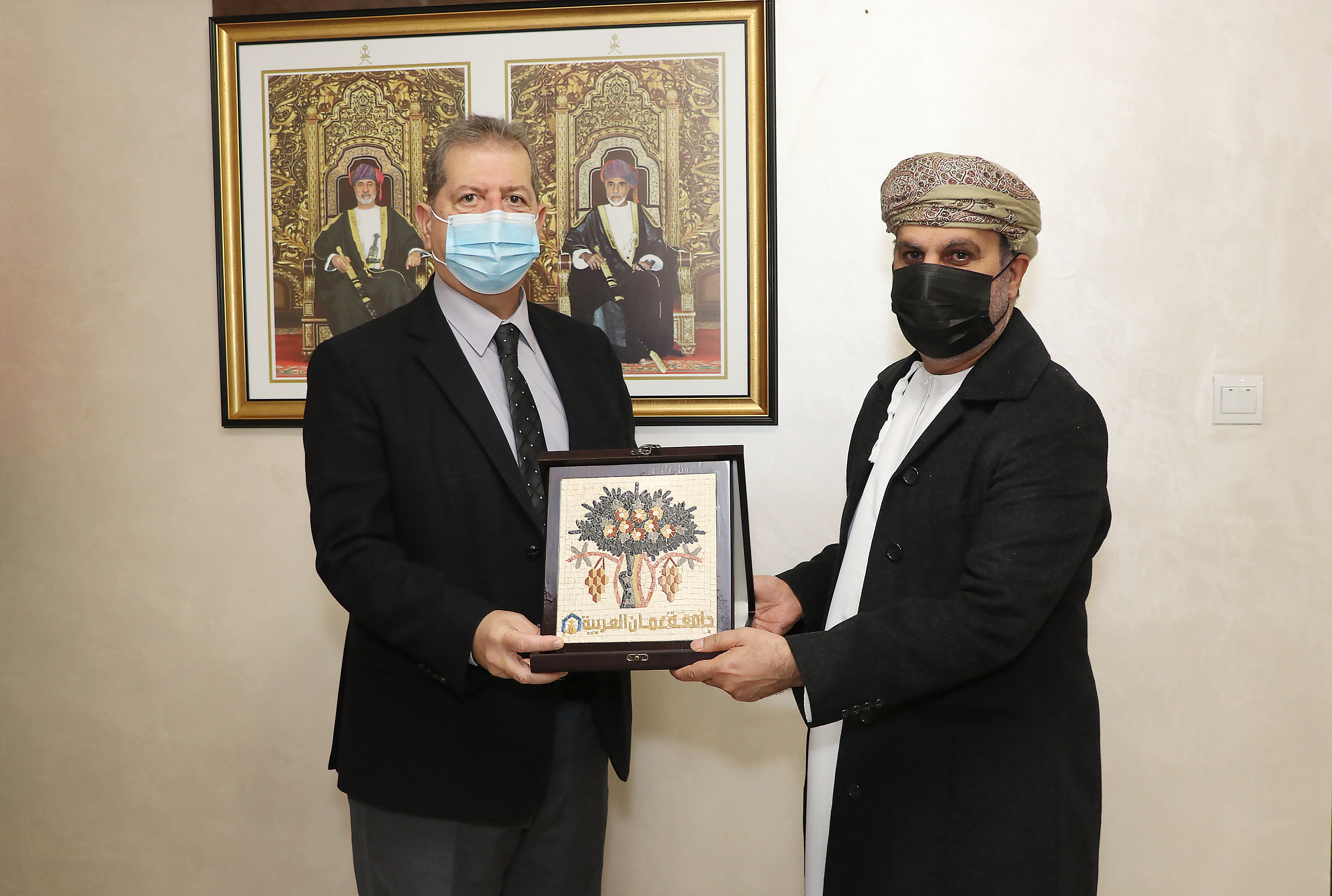 السفير العُماني يستقبل رئيس “عمان العربية” لبحث التعاون الأكاديمي والبحثي2