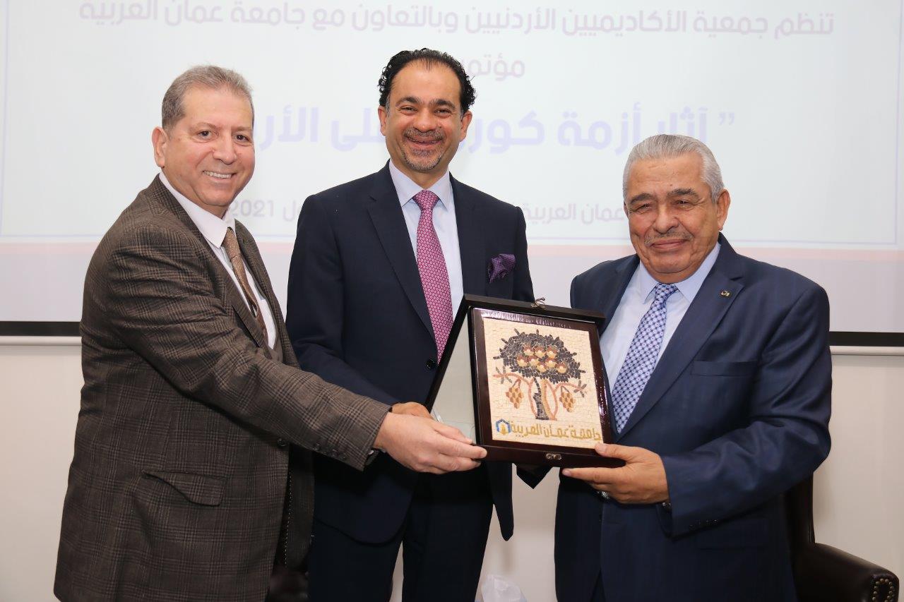 برعاية دولة الدكتور عبد الرؤوف الروابدة  مؤتمر "آثار أزمة كورونا على الأردن" في جامعة عمان العربية 11