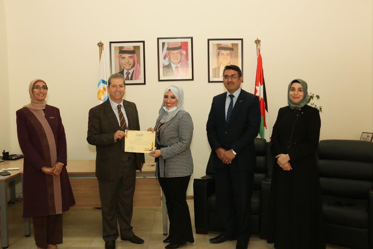 "عمان العربية" تكرّم عدداً من مدراء الوحدات الإدارية٣