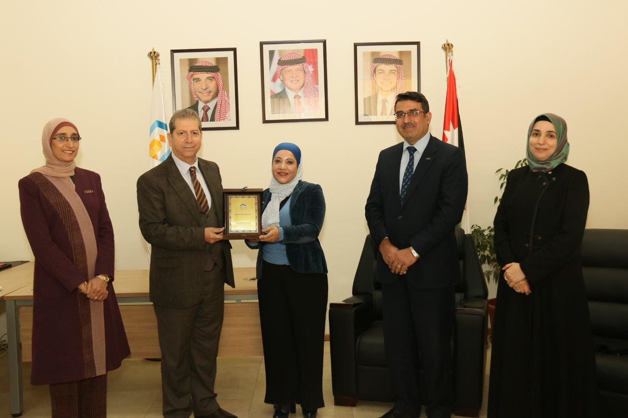 "عمان العربية" تكرّم عدداً من مدراء الوحدات الإدارية١