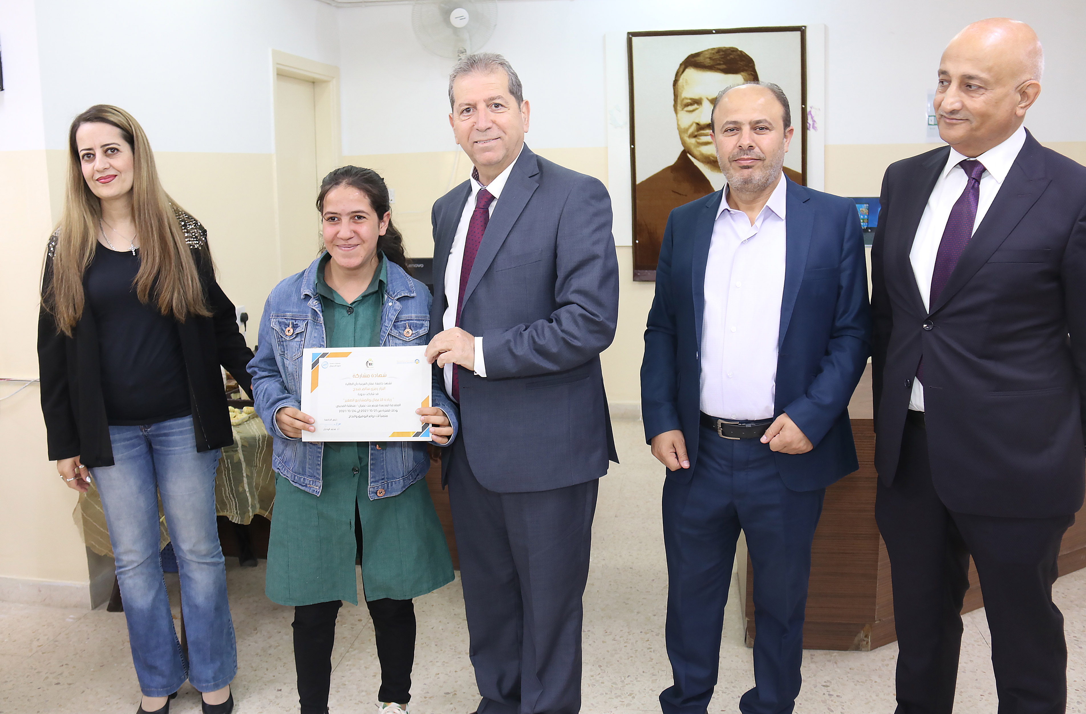 رئيس جامعة عمان العربية يرعى تخريج المشاركين في دورة "ريادة الاعمال والمشاريع الصغيرة"1