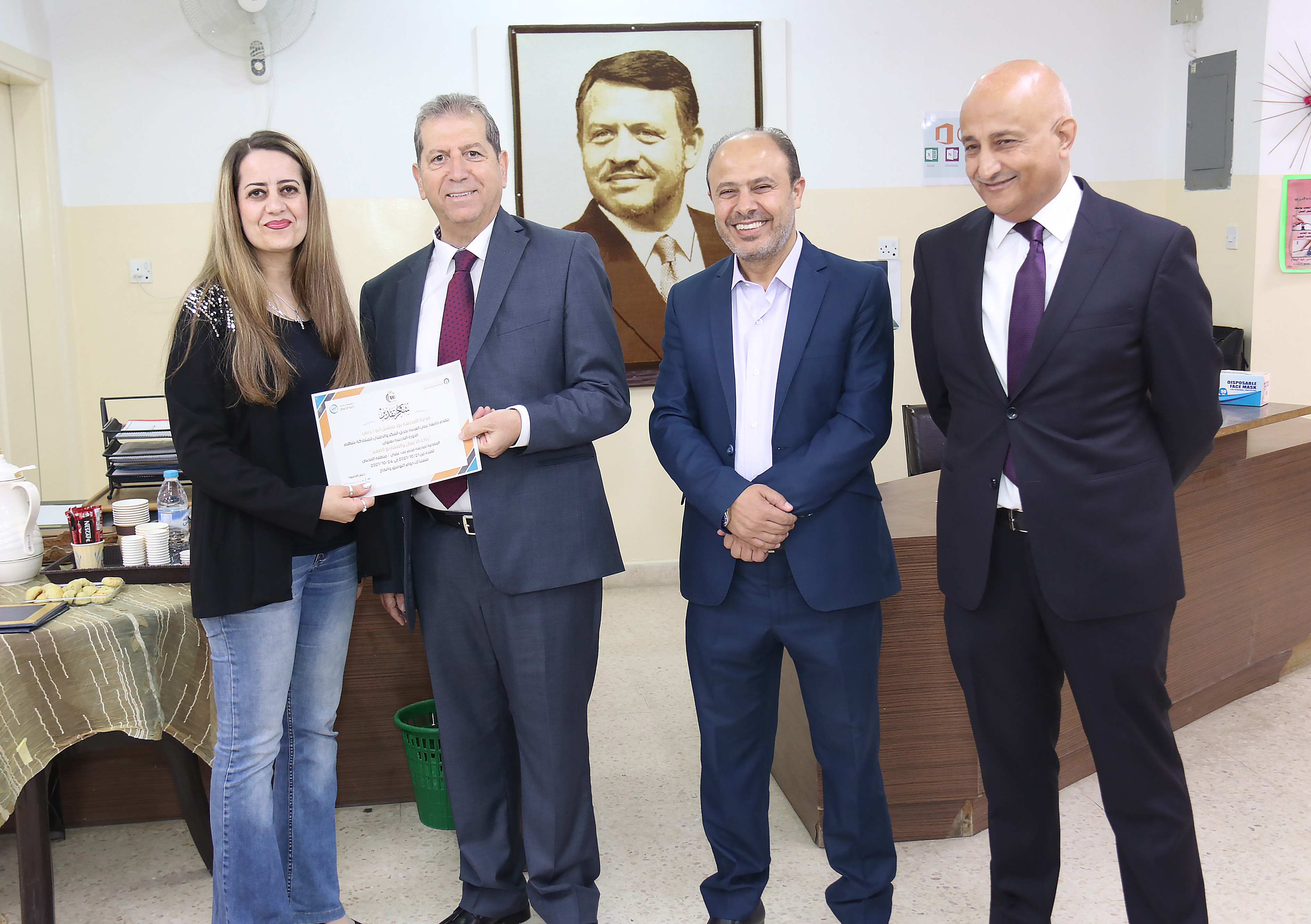 رئيس جامعة عمان العربية يرعى تخريج المشاركين في دورة "ريادة الاعمال والمشاريع الصغيرة"4