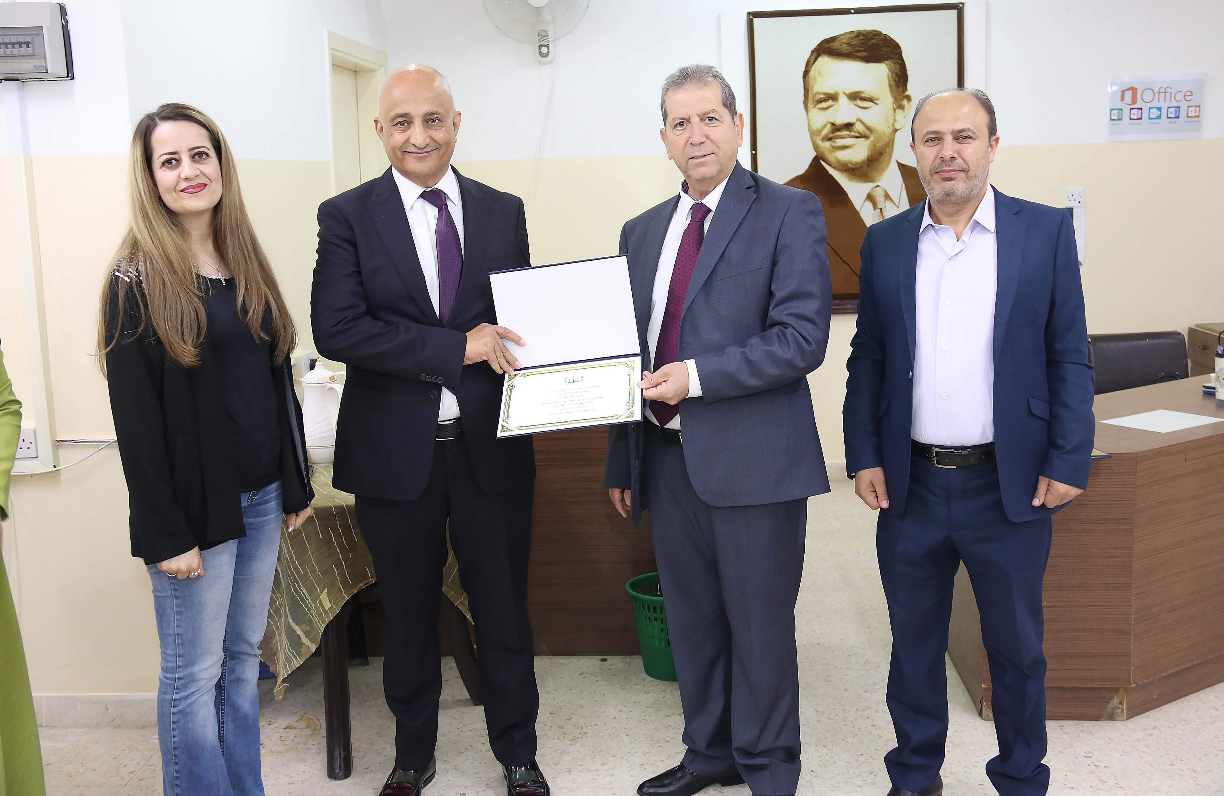 رئيس جامعة عمان العربية يرعى تخريج المشاركين في دورة "ريادة الاعمال والمشاريع الصغيرة"7