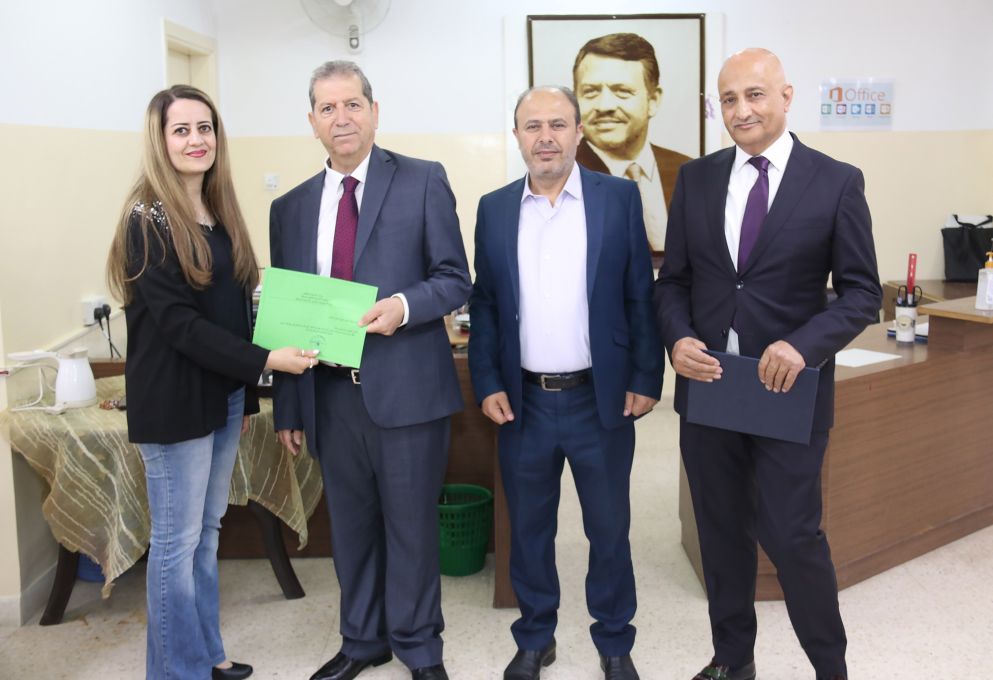 رئيس جامعة عمان العربية يرعى تخريج المشاركين في دورة "ريادة الاعمال والمشاريع الصغيرة"8