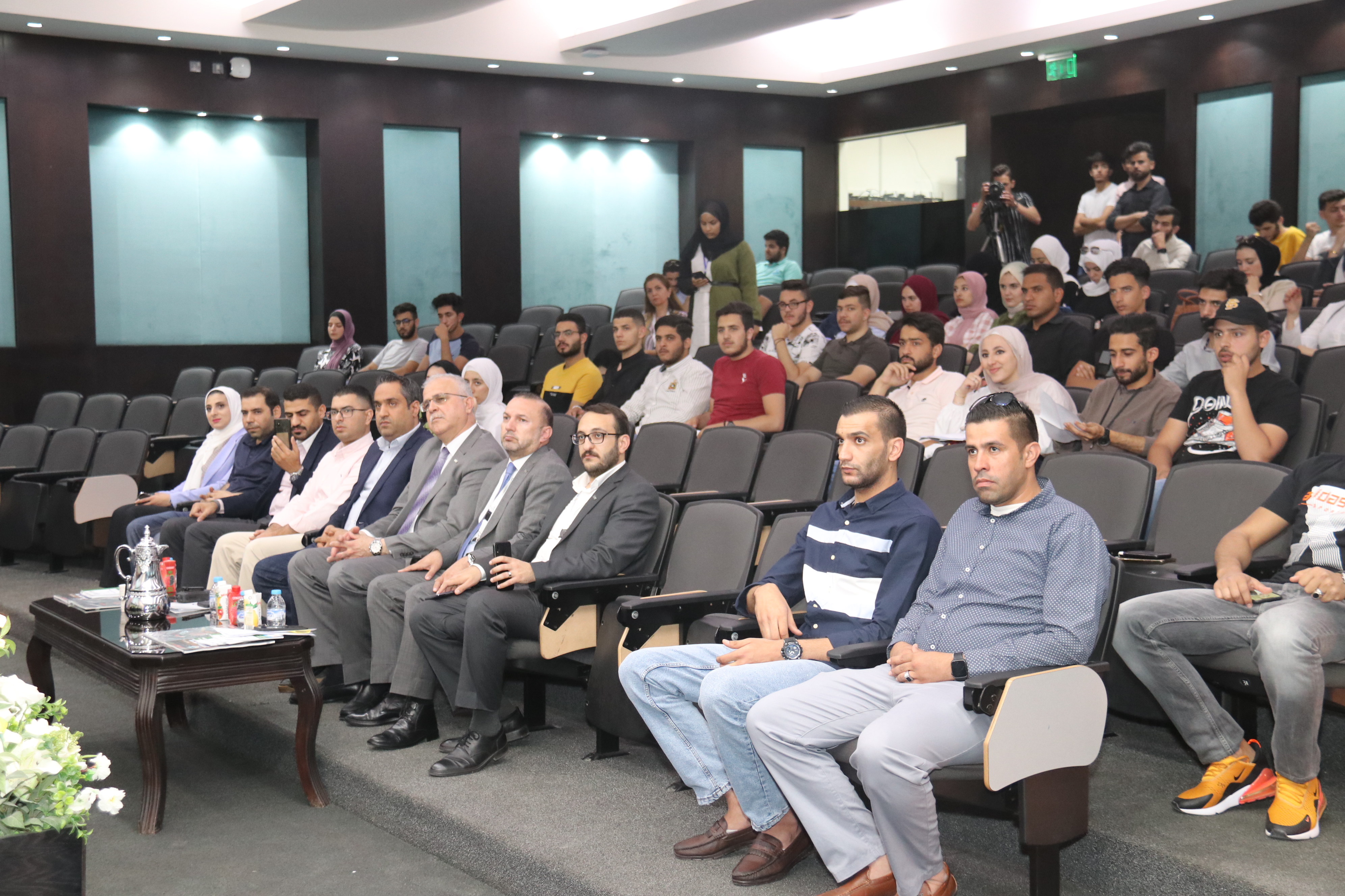 ندوة علمية بعنوان "إوعك تجرب" في كلية الآداب والعلوم3