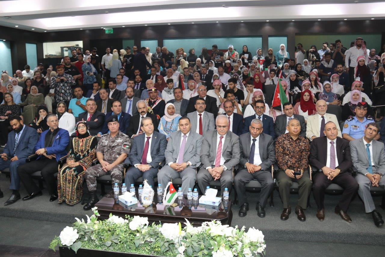 محافظ البلقاء يرعى احتفال عيد الاستقلال ويوم الجاليات في "عمان العربية"3