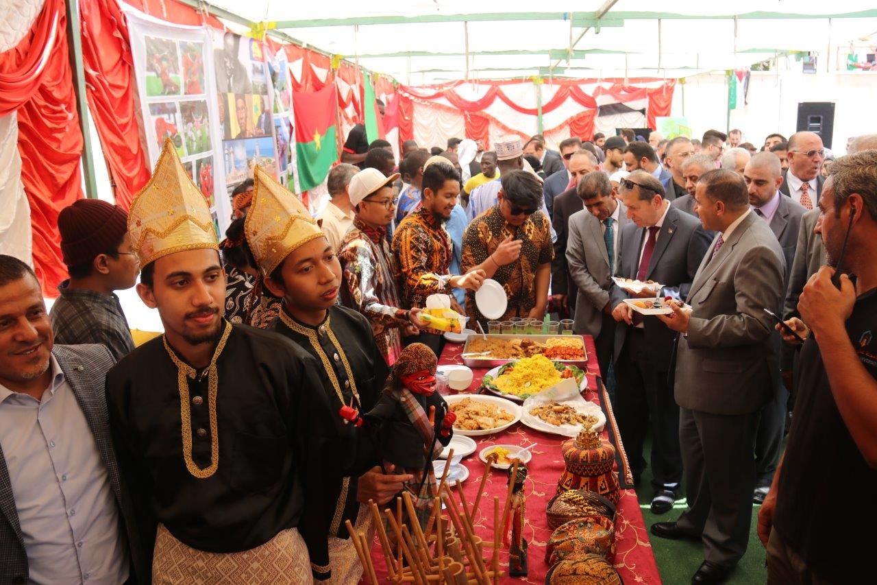 محافظ البلقاء يرعى احتفال عيد الاستقلال ويوم الجاليات في "عمان العربية"15