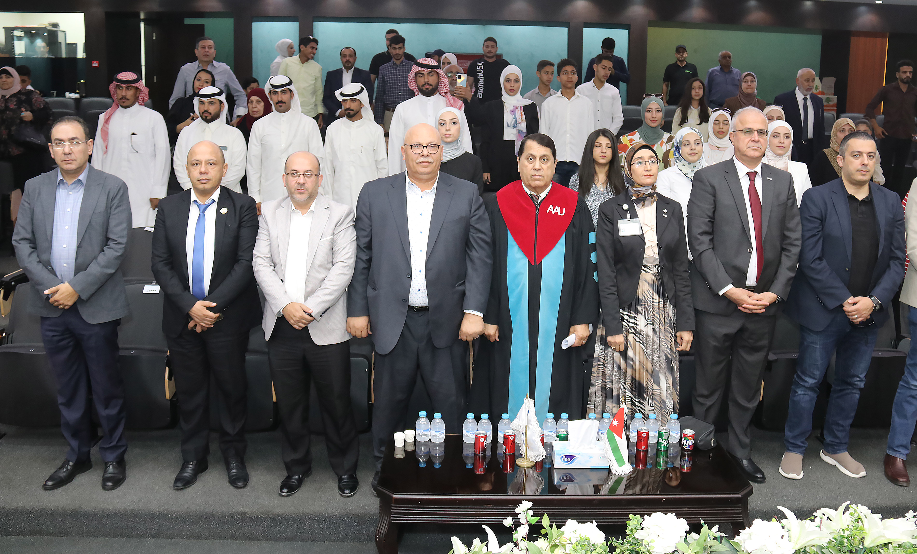 طلبة الصيدلة في "عمان العربية" يؤدون القسم القانوني1