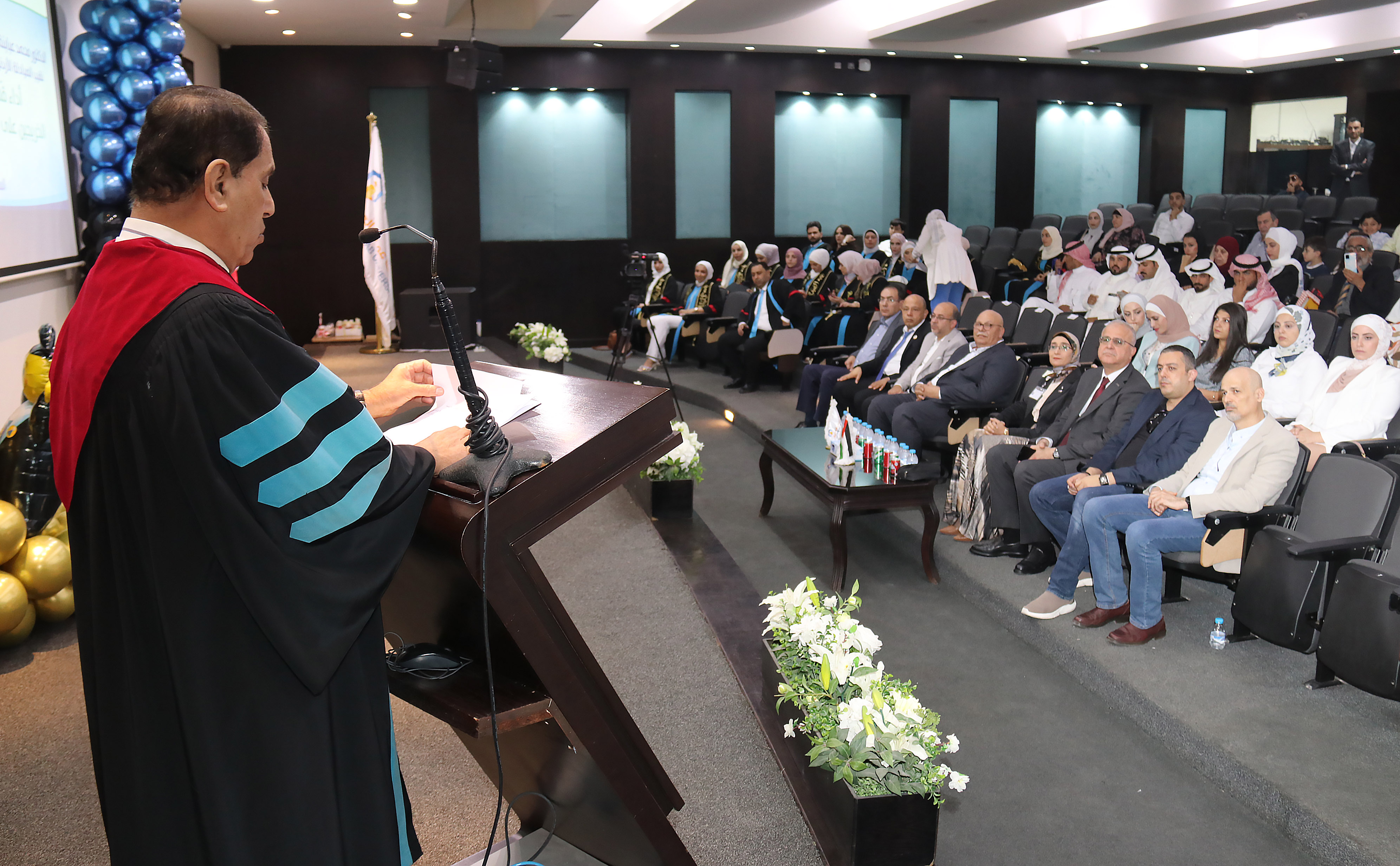 طلبة الصيدلة في "عمان العربية" يؤدون القسم القانوني4