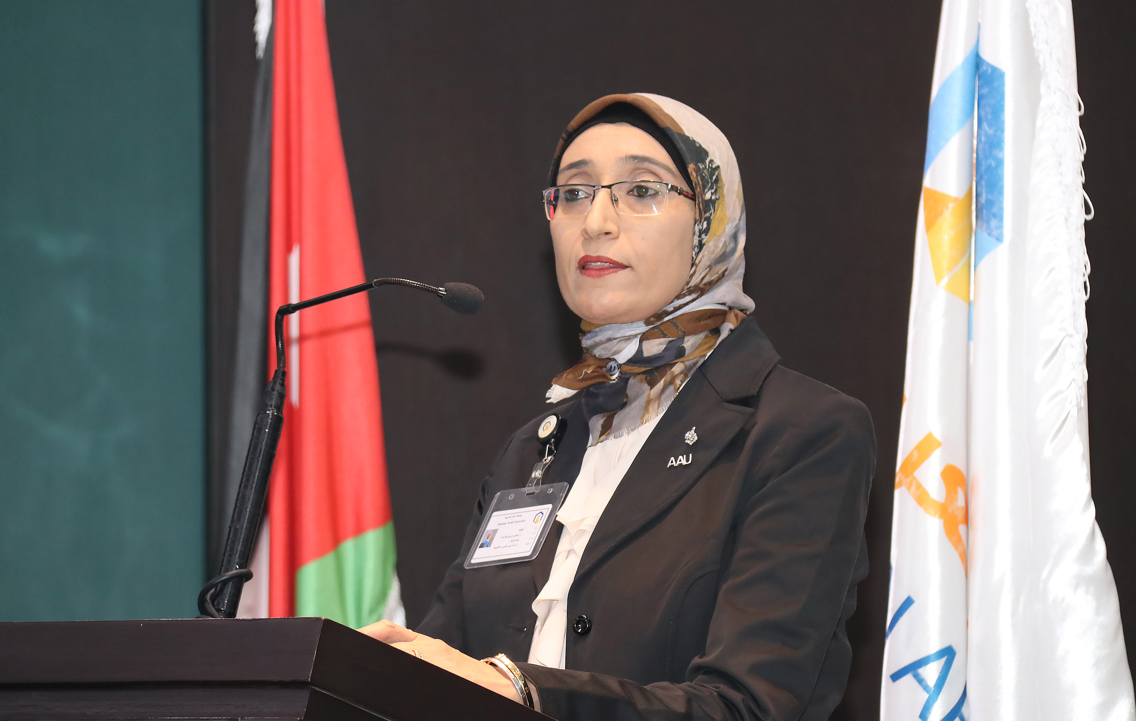 طلبة الصيدلة في "عمان العربية" يؤدون القسم القانوني6