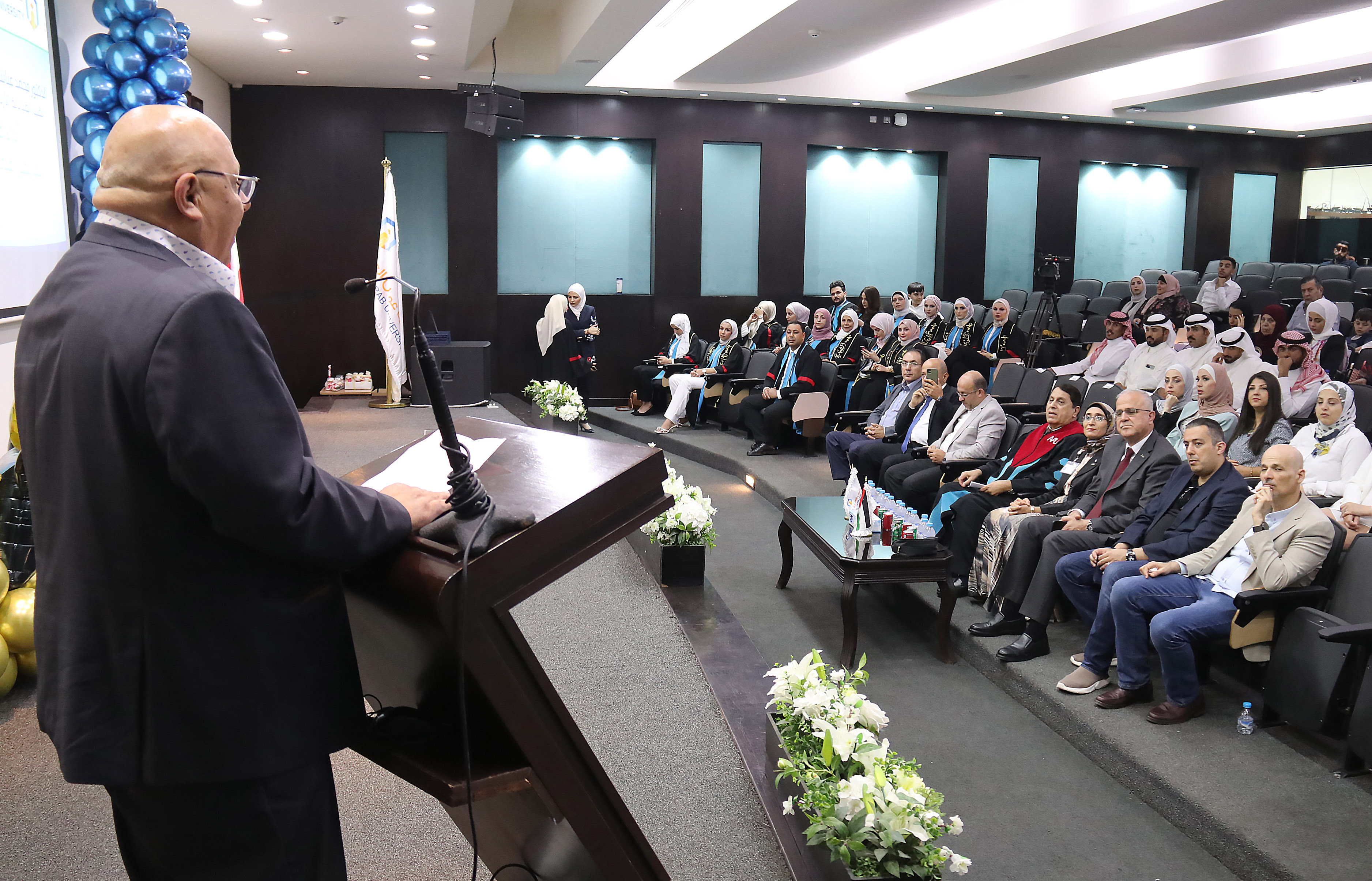 طلبة الصيدلة في "عمان العربية" يؤدون القسم القانوني7