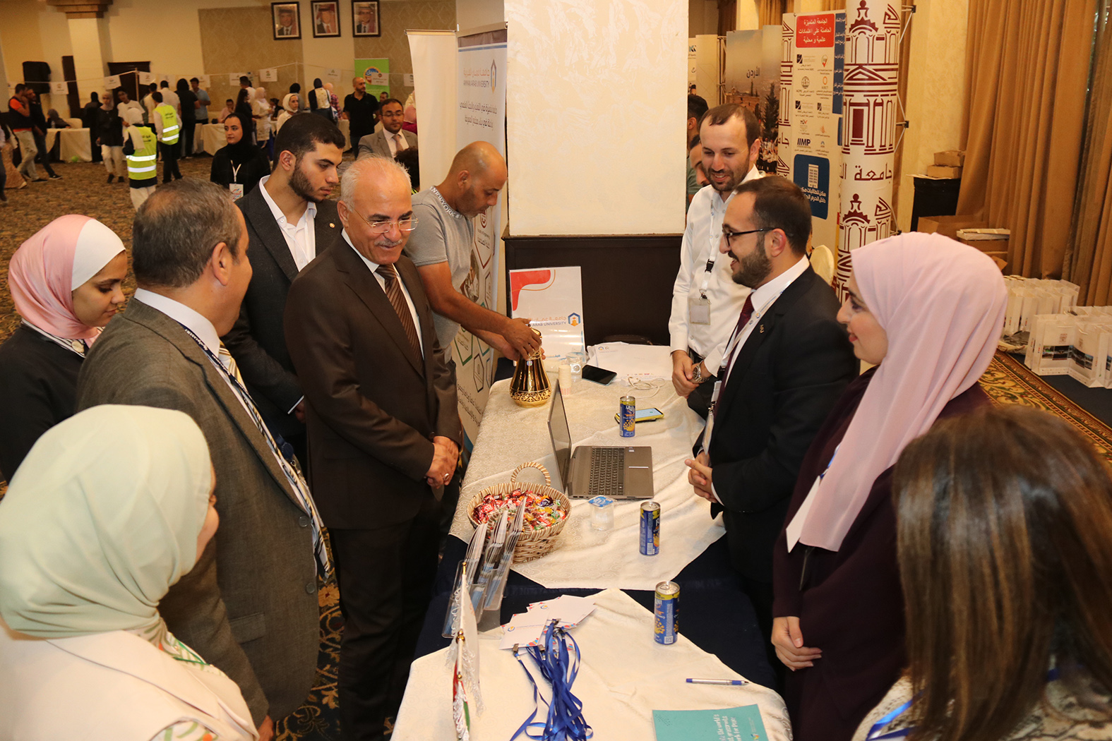 "عمان العربية" تتميز باستقبال طلبة الثانوية العامة وإرشادهم إلى التخصص المناسب1