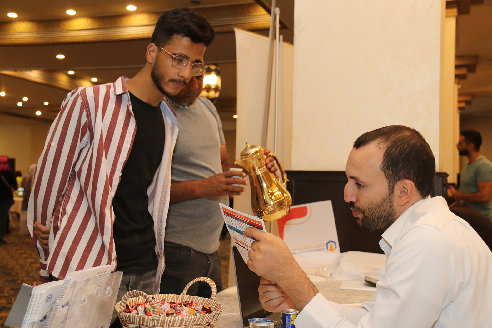 "عمان العربية" تتميز باستقبال طلبة الثانوية العامة وإرشادهم إلى التخصص المناسب6