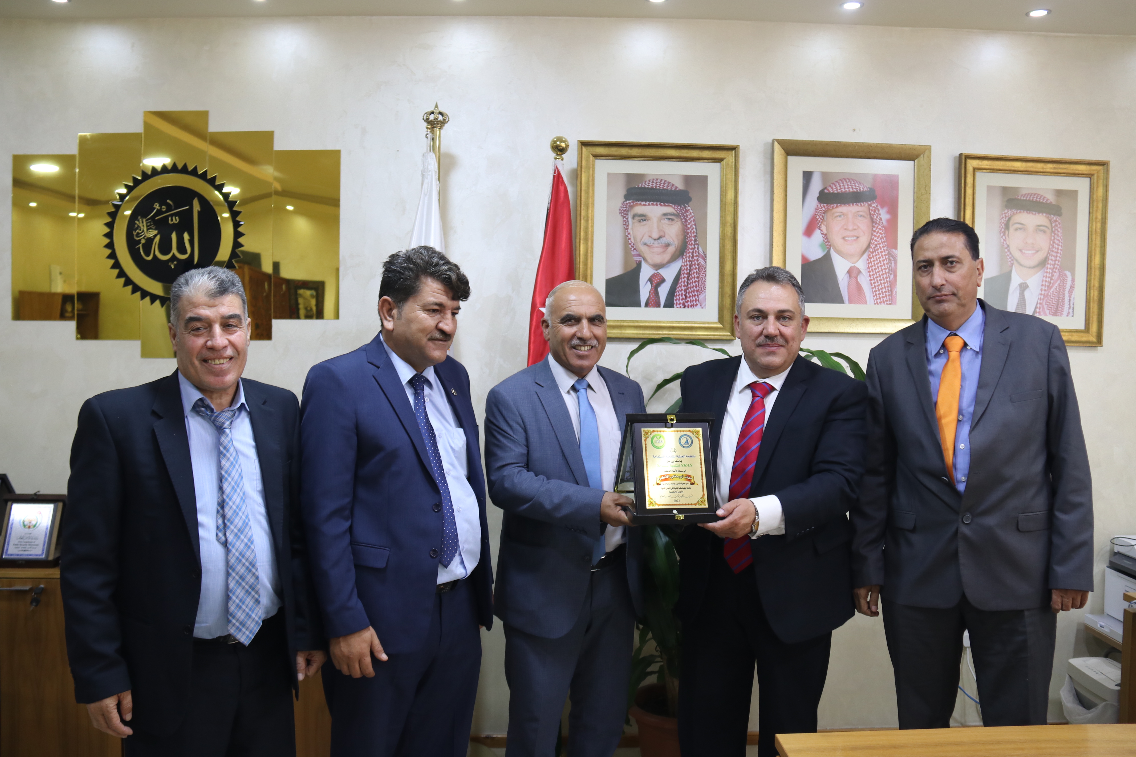 رئيس "عمان العربية" يستقبل وفداً من المنظمة العالمية للتنمية المستدامة3