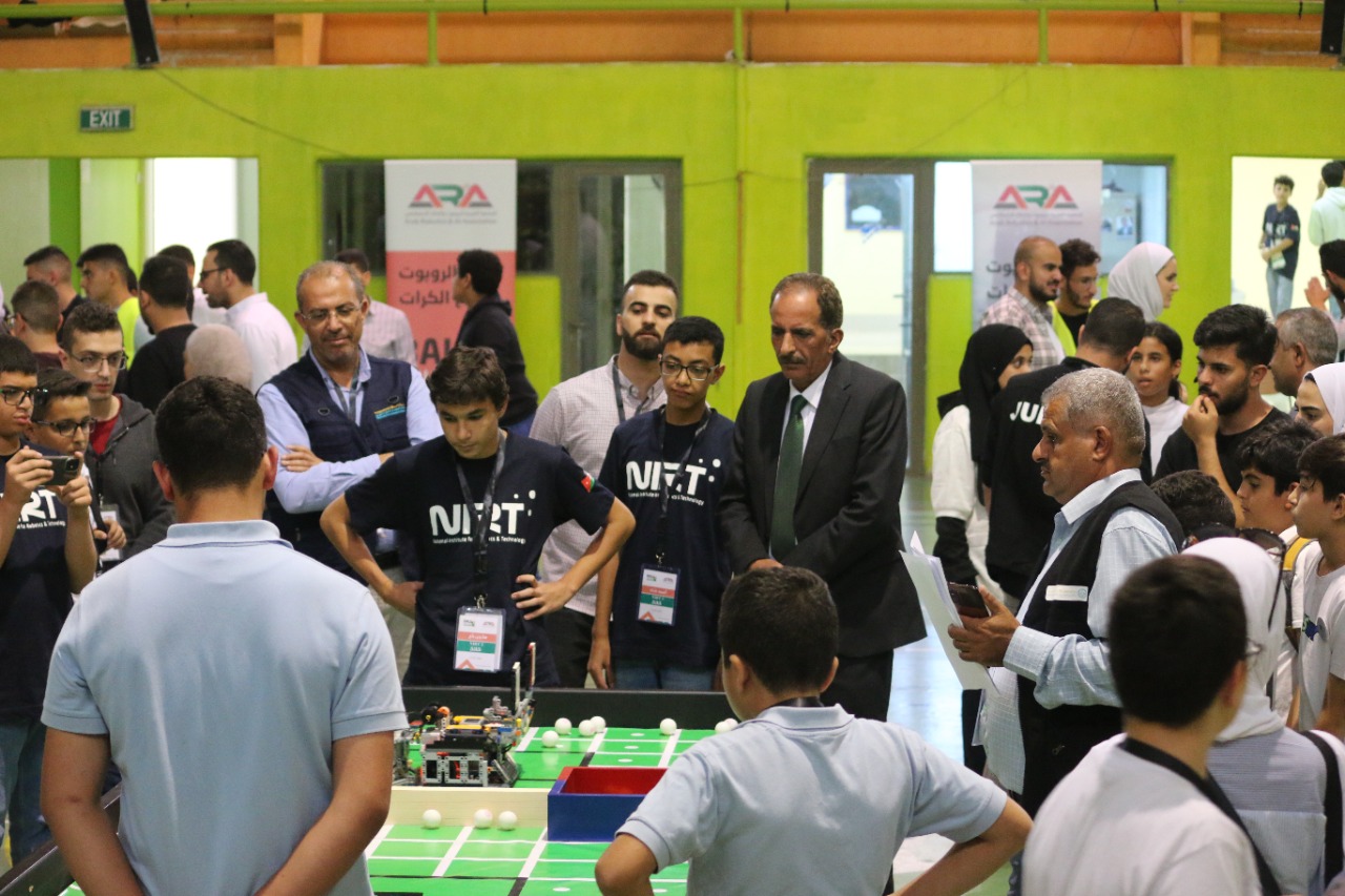 جامعة عمان العربية أحد المشرفين على المسابقة الوطنية للروبوت جامع الكرات (Ball Collector)4