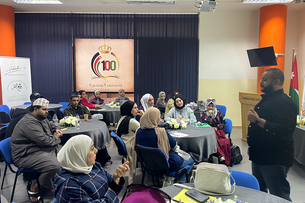 ورشة بعنوان "إعداد الخطط التربوية وكتابتها" لطلبة جامعة عمان العربية3