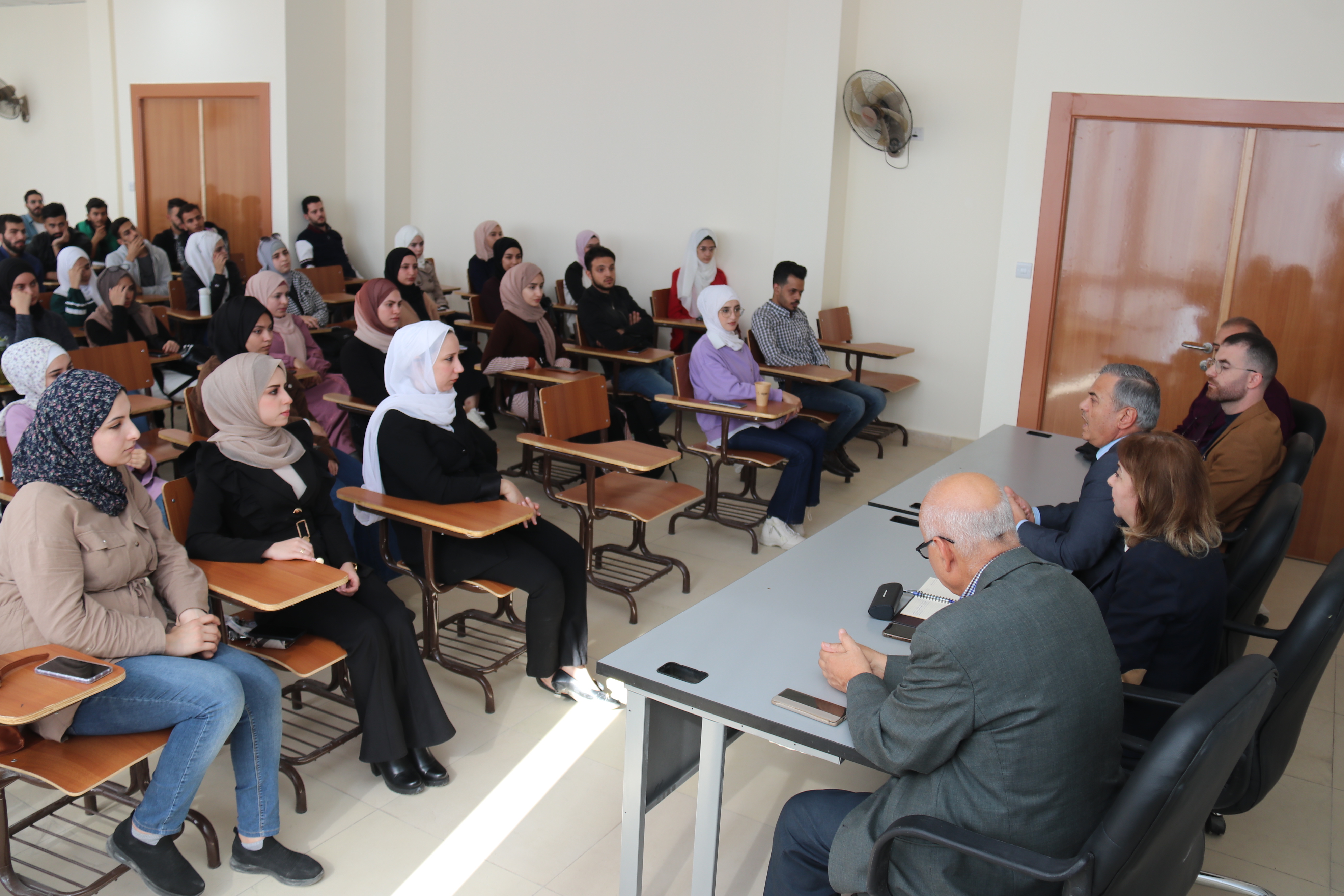 هندسة العمارة في جامعة عمان العربية تلتقي بطلبتها ٣