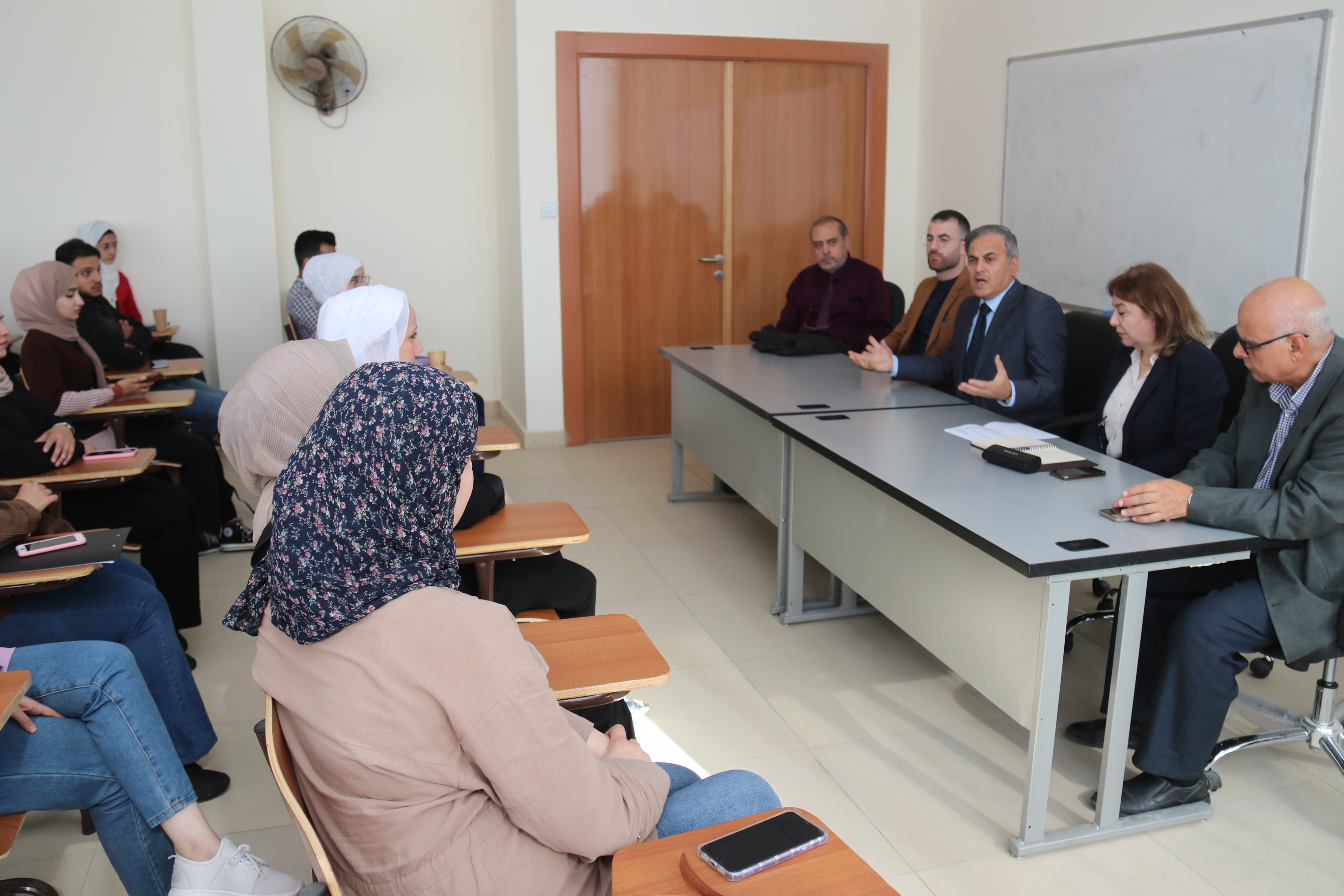 هندسة العمارة في جامعة عمان العربية تلتقي بطلبتها ١