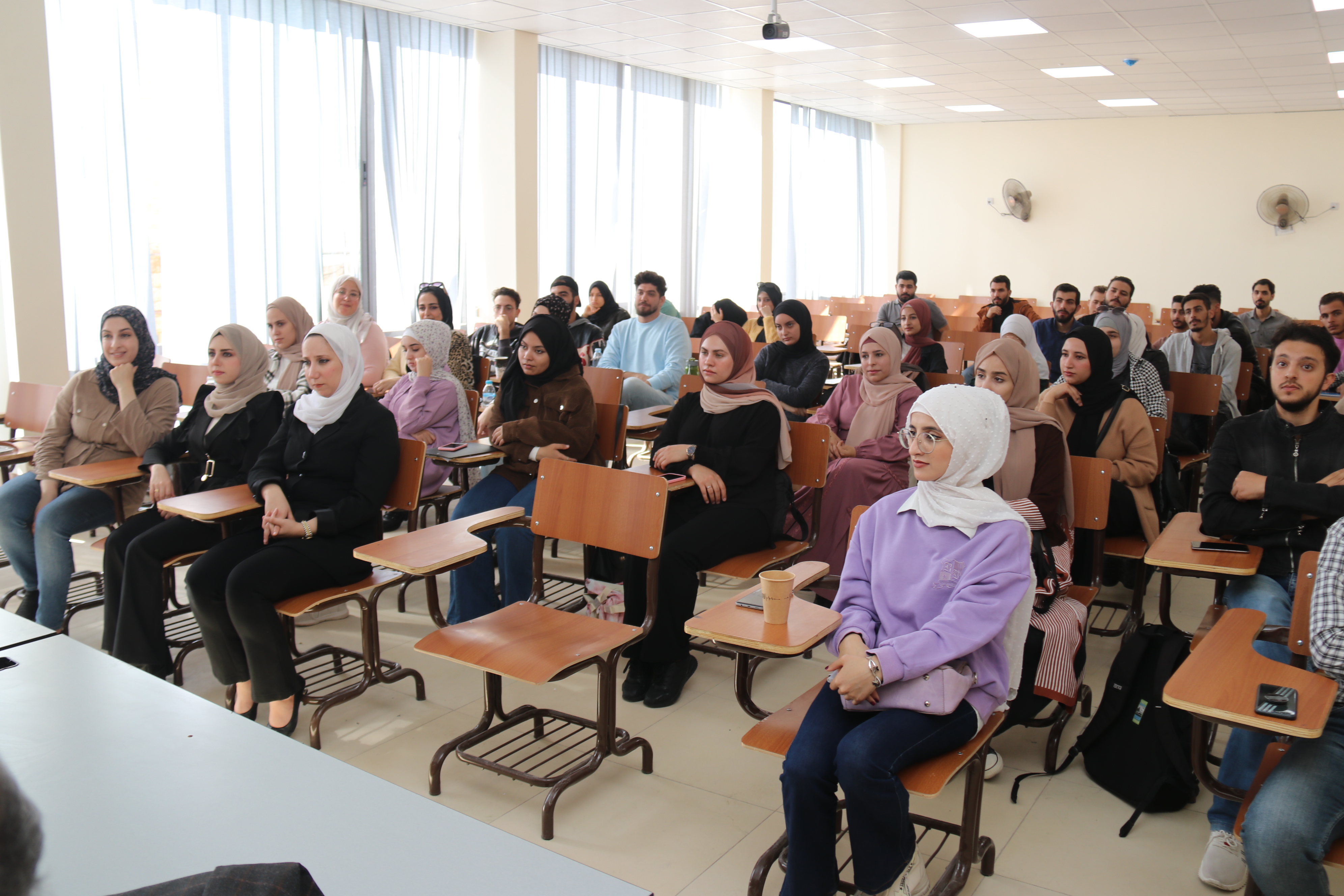 هندسة العمارة في جامعة عمان العربية تلتقي بطلبتها ٤