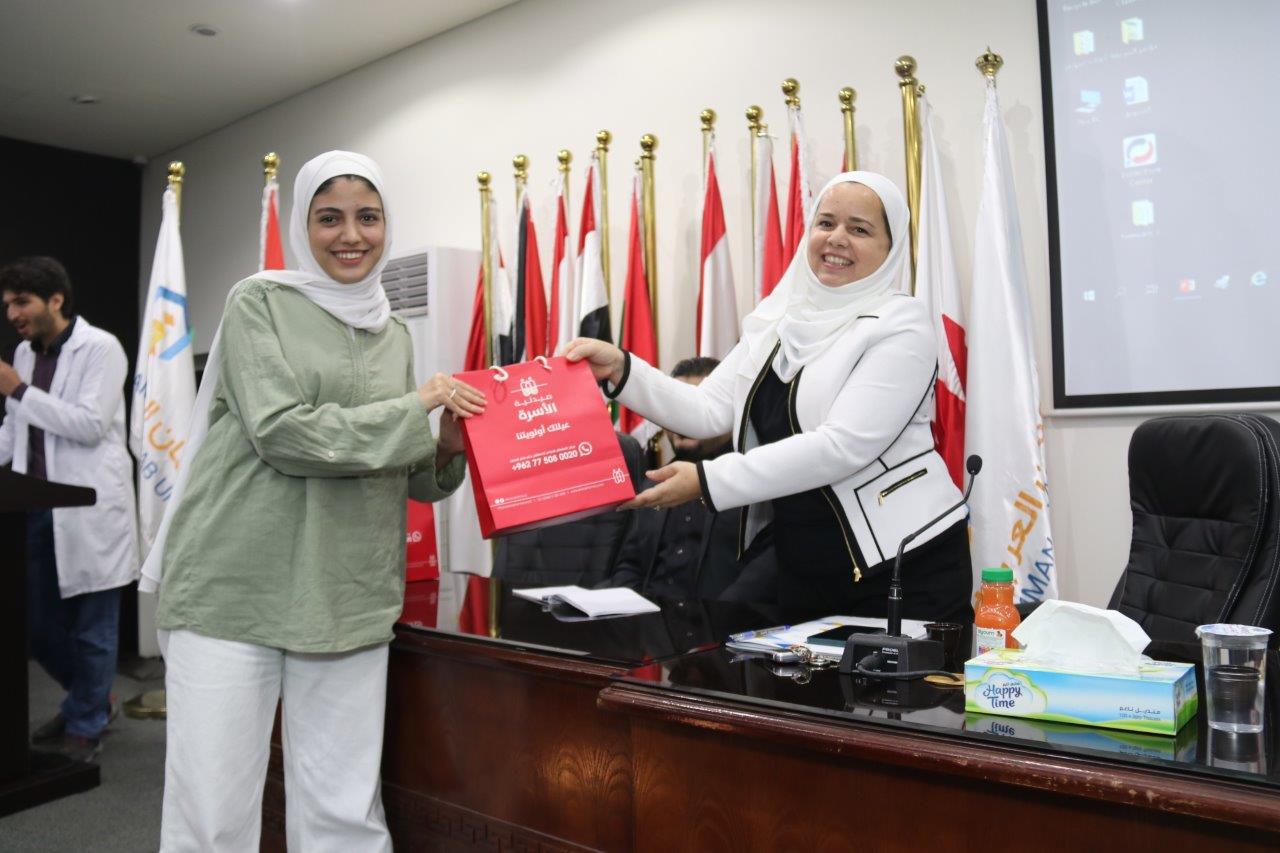 خريجو الصيدلة في " عمان العربية " يسردون قصص نجاحهم للطلبة المستجدين13