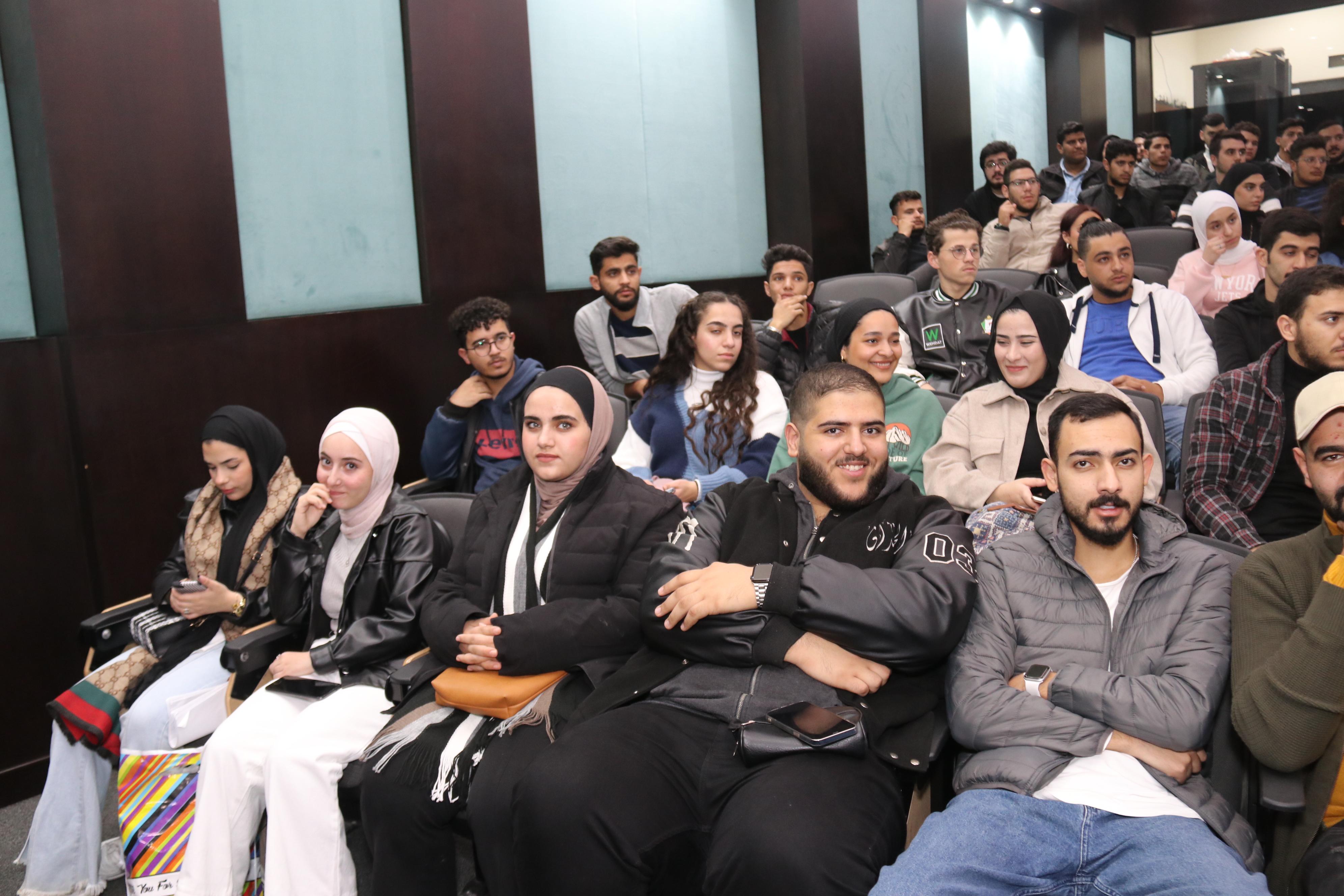 طلبة نادي تكنولوجيا المعلومات2