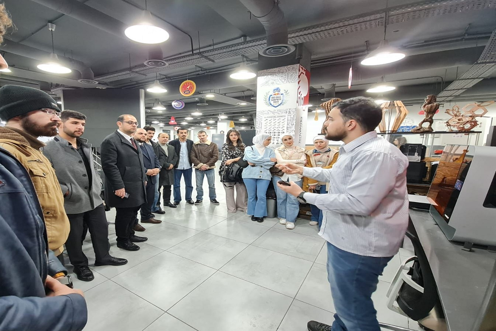 جامعة عمان العربية تزور مسرعات الأعمال في مجمع الملك حسين للأعمال1