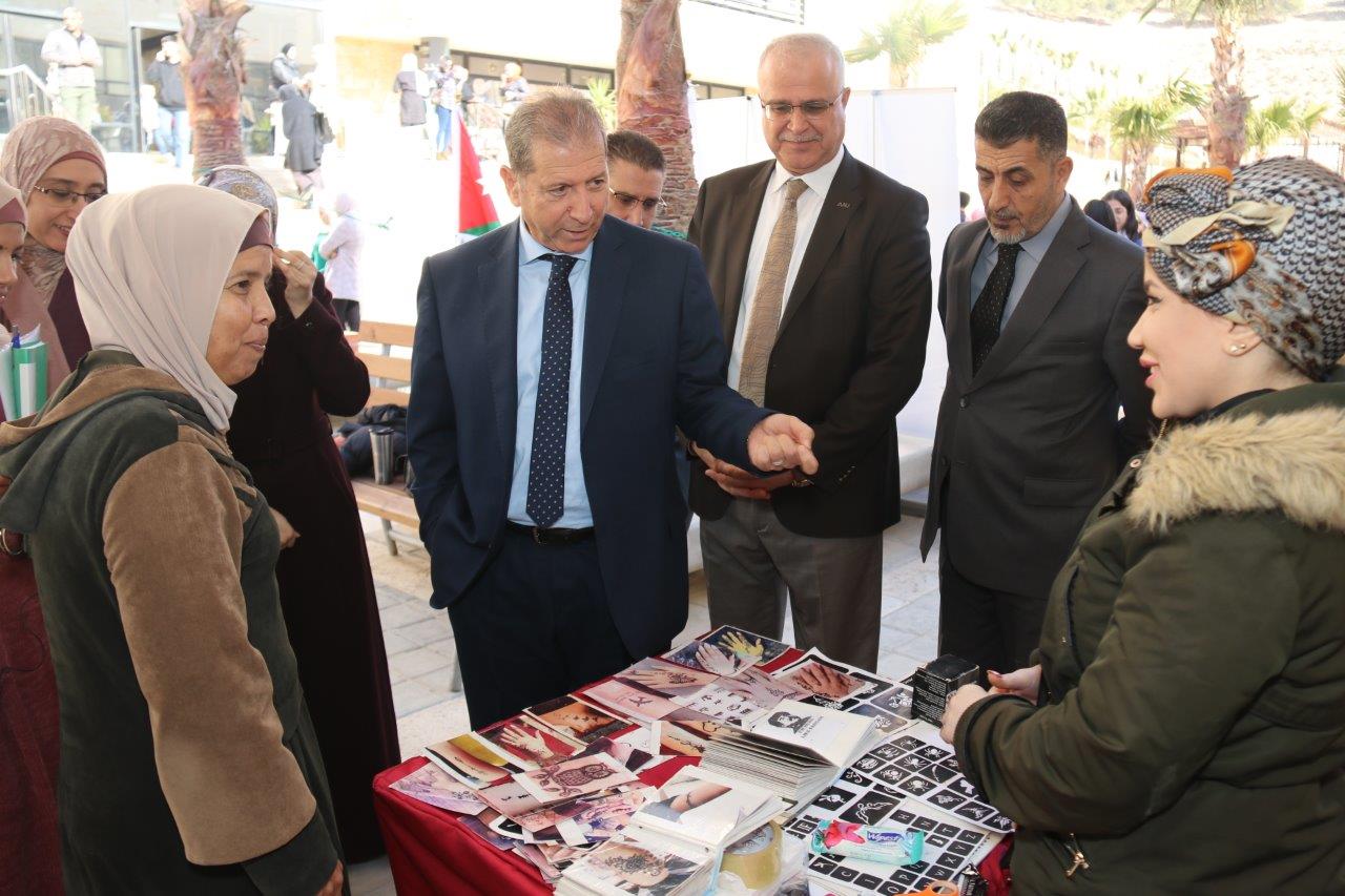 فعاليات بازار مزن جامعة عمان العربية الخيري 1