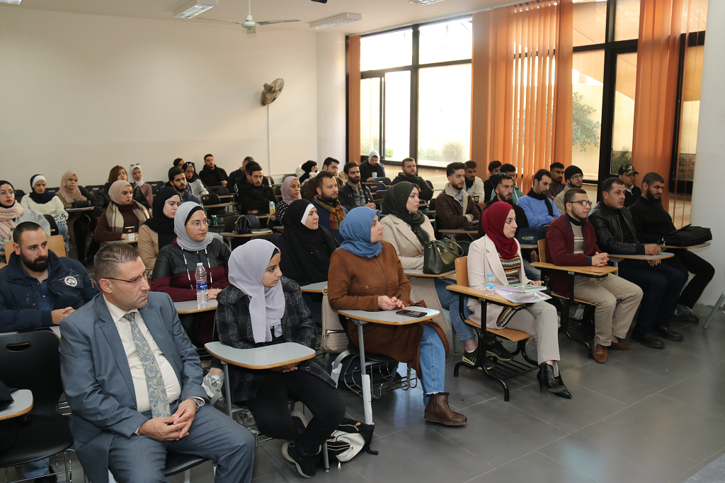 محاضرة عن مخاطر الجرائم الالكترونية وكيفية الوقاية منها في عمان العربية 3