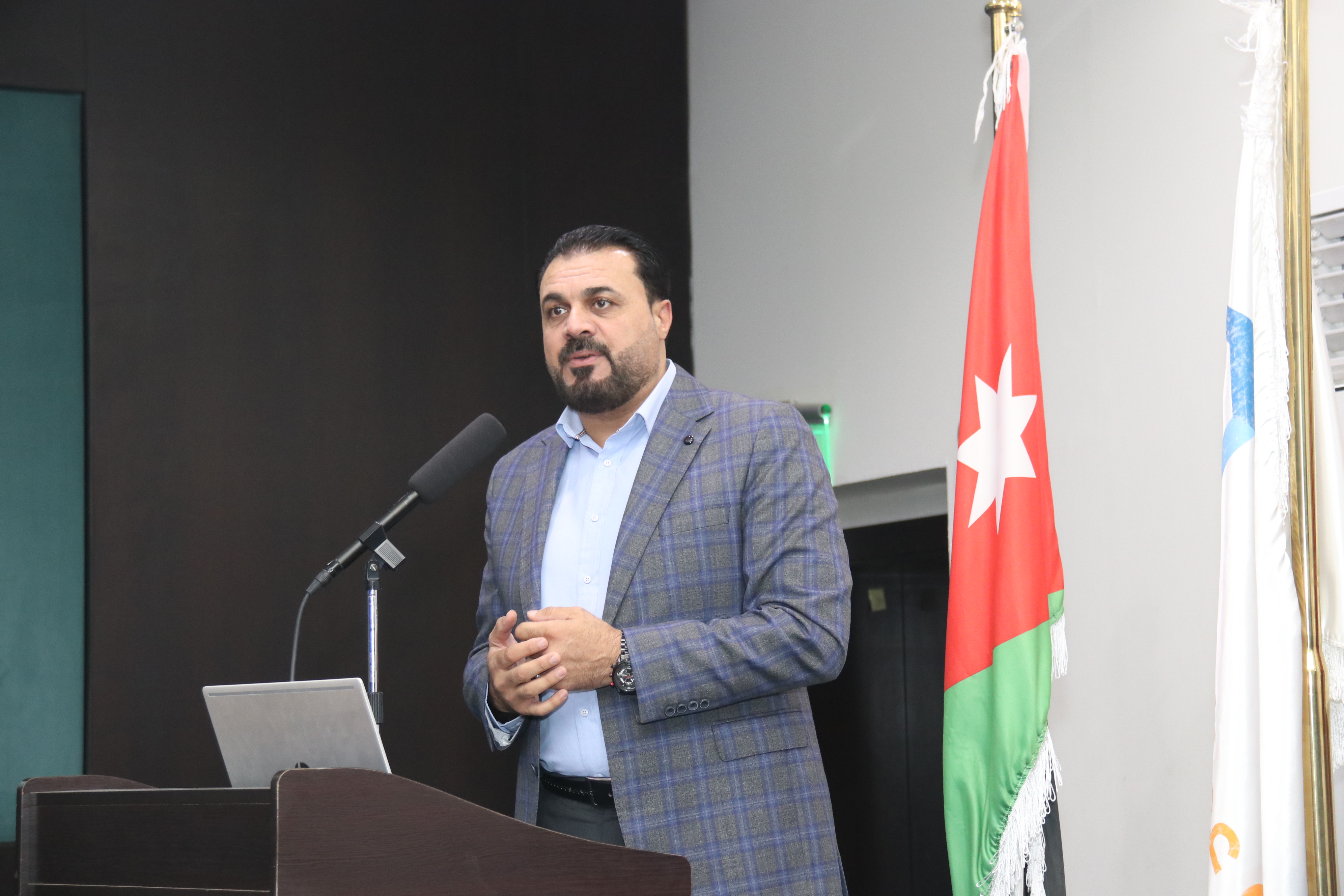 محاضرة "مخاطر المخدرات على المجتمع" في عمان العربية 3