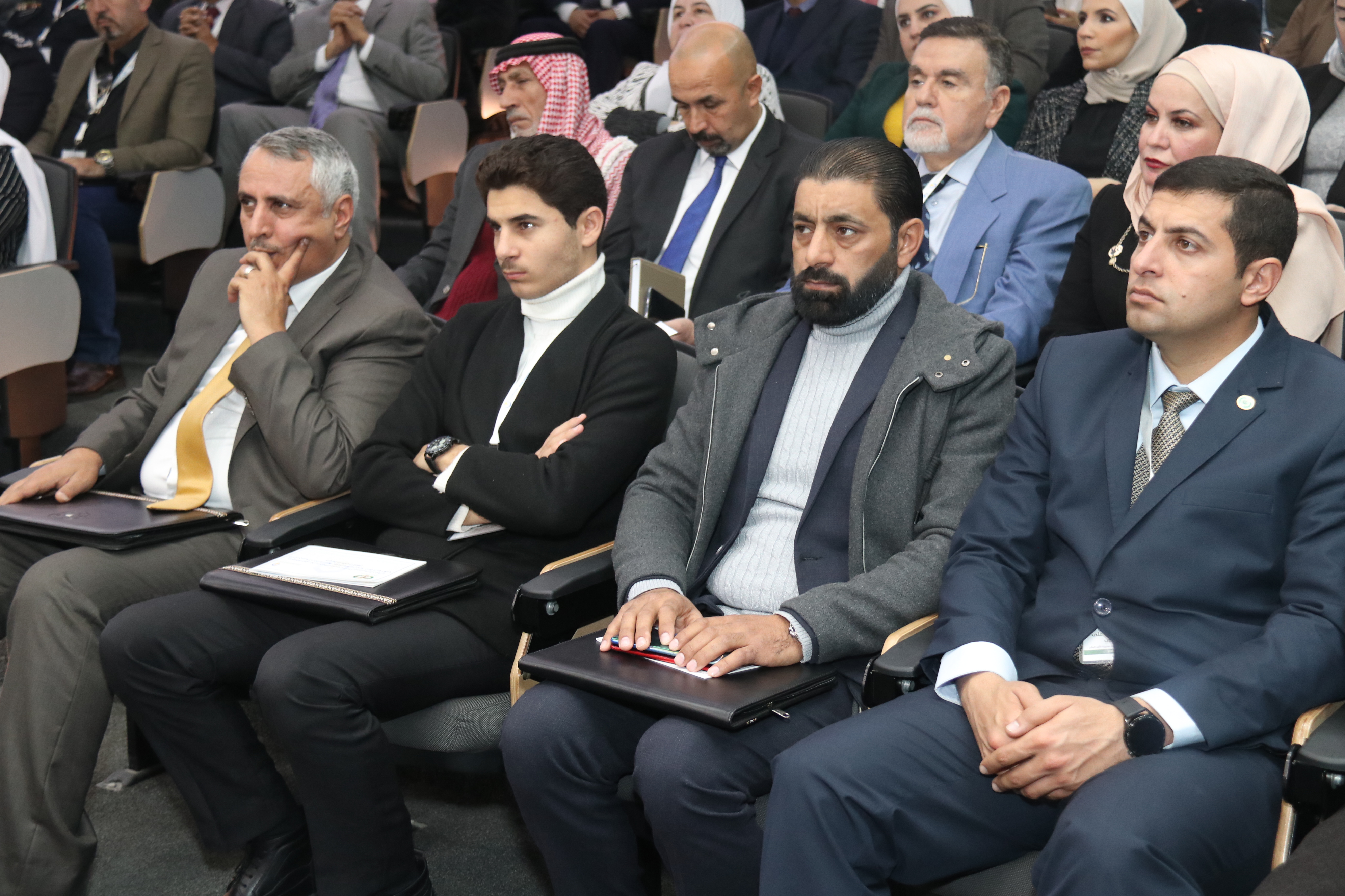 جامعة عمان العربية تكرم ذوي الشهيد الدلابيح1
