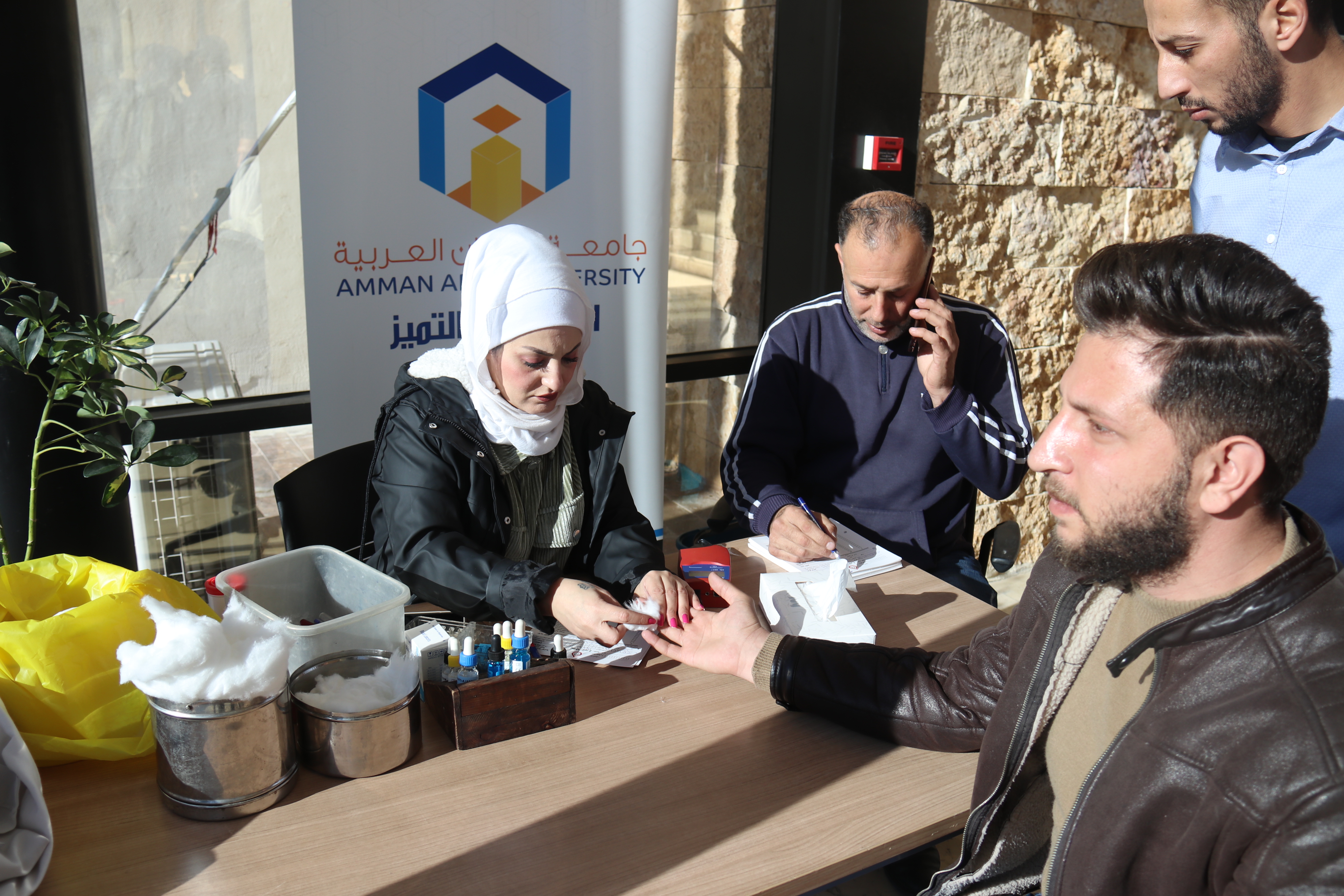 حملة للتبرع بالدم في جامعة عمان العربية5