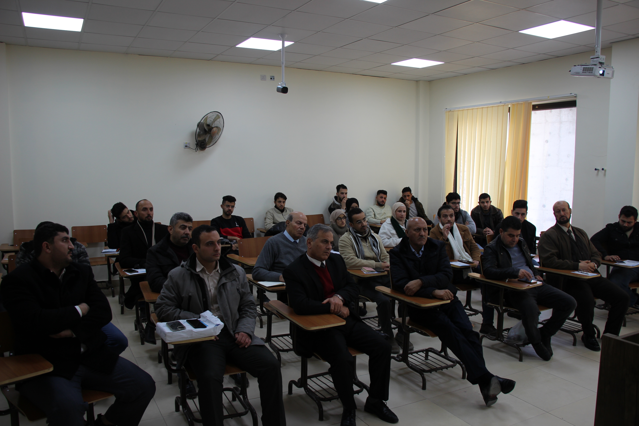 "عمّان العربية " تنظم محاضرة بالتكنولوجيا الحديثة في توفير الطاقة4