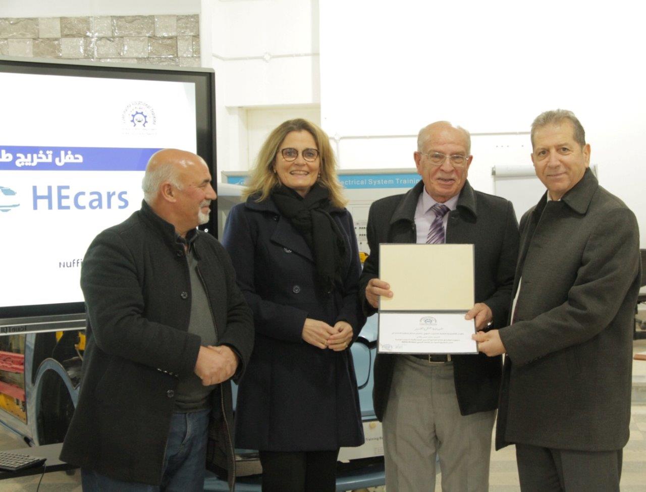 رئيس "عمّان العربية" يرعى حفل تخريج مشروع HEcars 10