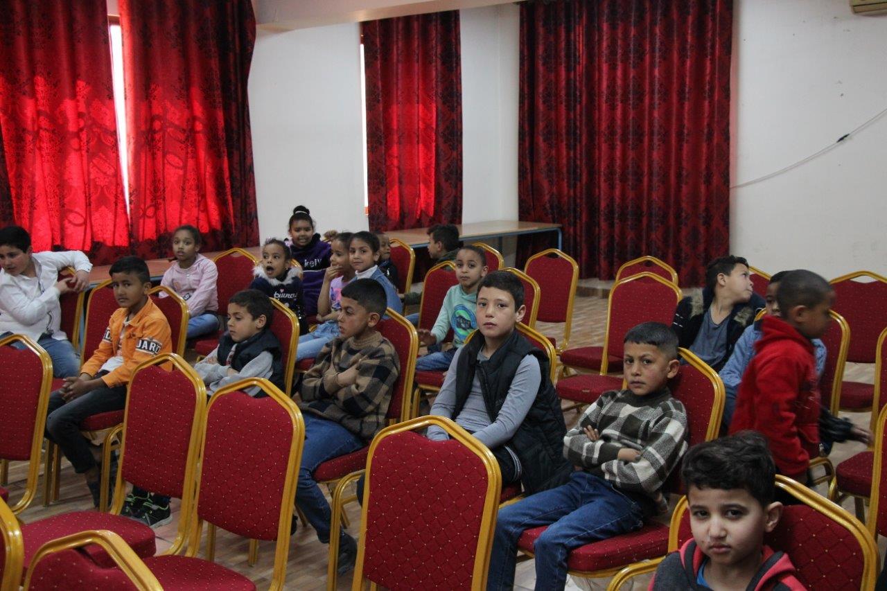 جامعة عمان العربية ترعى دورة الدمى والمحاكاه في مخيم البقعة2