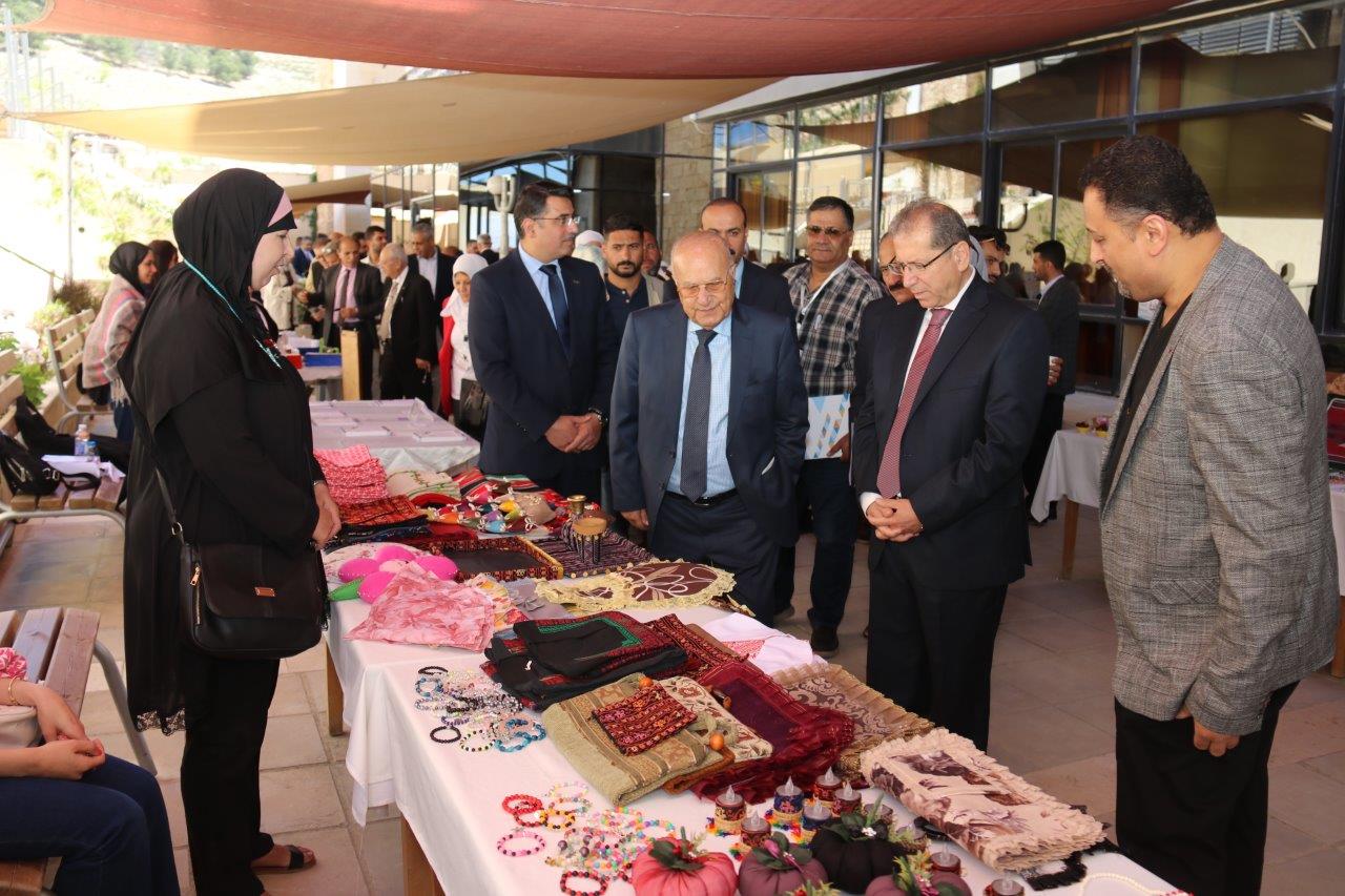 برعاية دولة الدكتور عدنان بدران مؤتمر في التربية الخاصة في "عمّان العربية"19