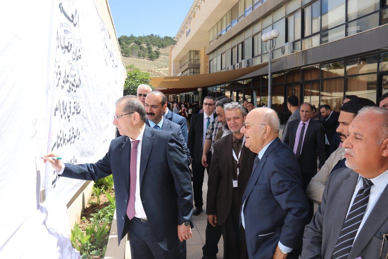 برعاية دولة الدكتور عدنان بدران مؤتمر في التربية الخاصة في "عمّان العربية"25