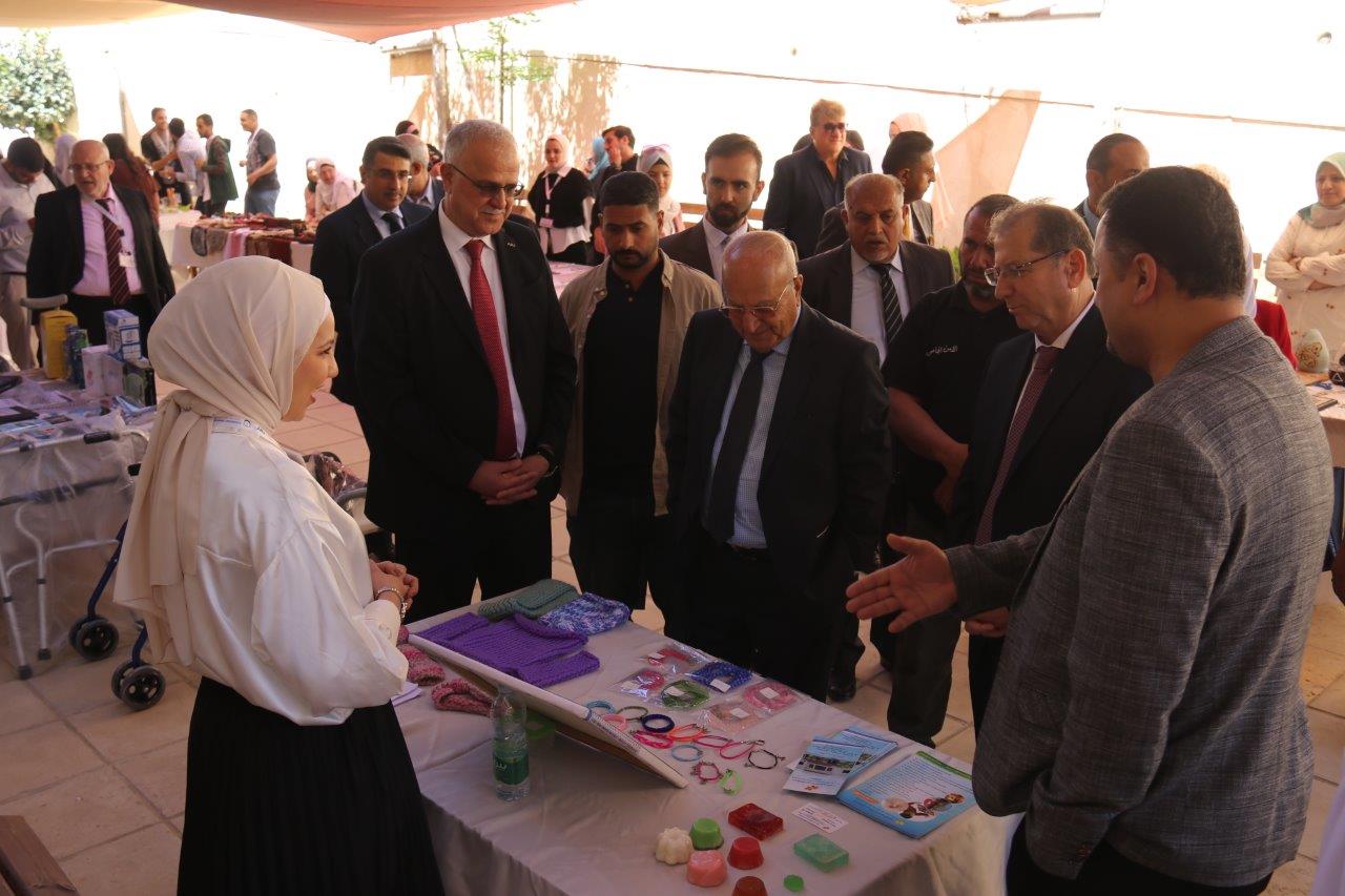 برعاية دولة الدكتور عدنان بدران مؤتمر في التربية الخاصة في "عمّان العربية"30