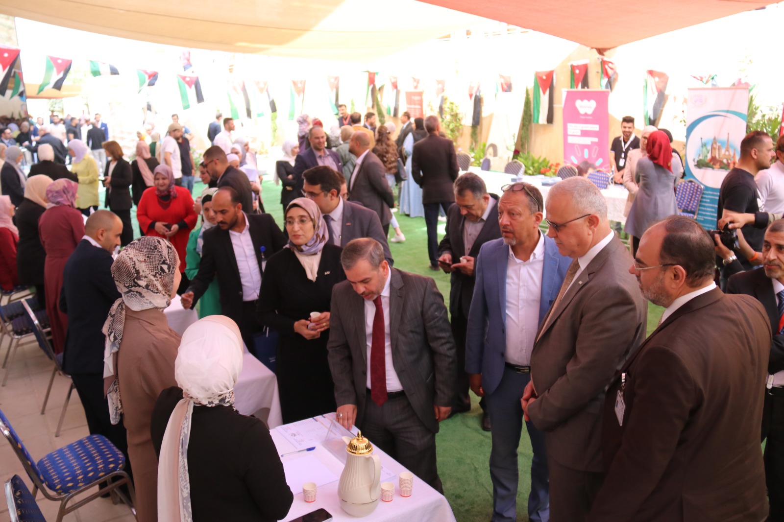 "بمشاركة 58 شركة في اليوم الوظيفي لجامعة عمّان العربية"12