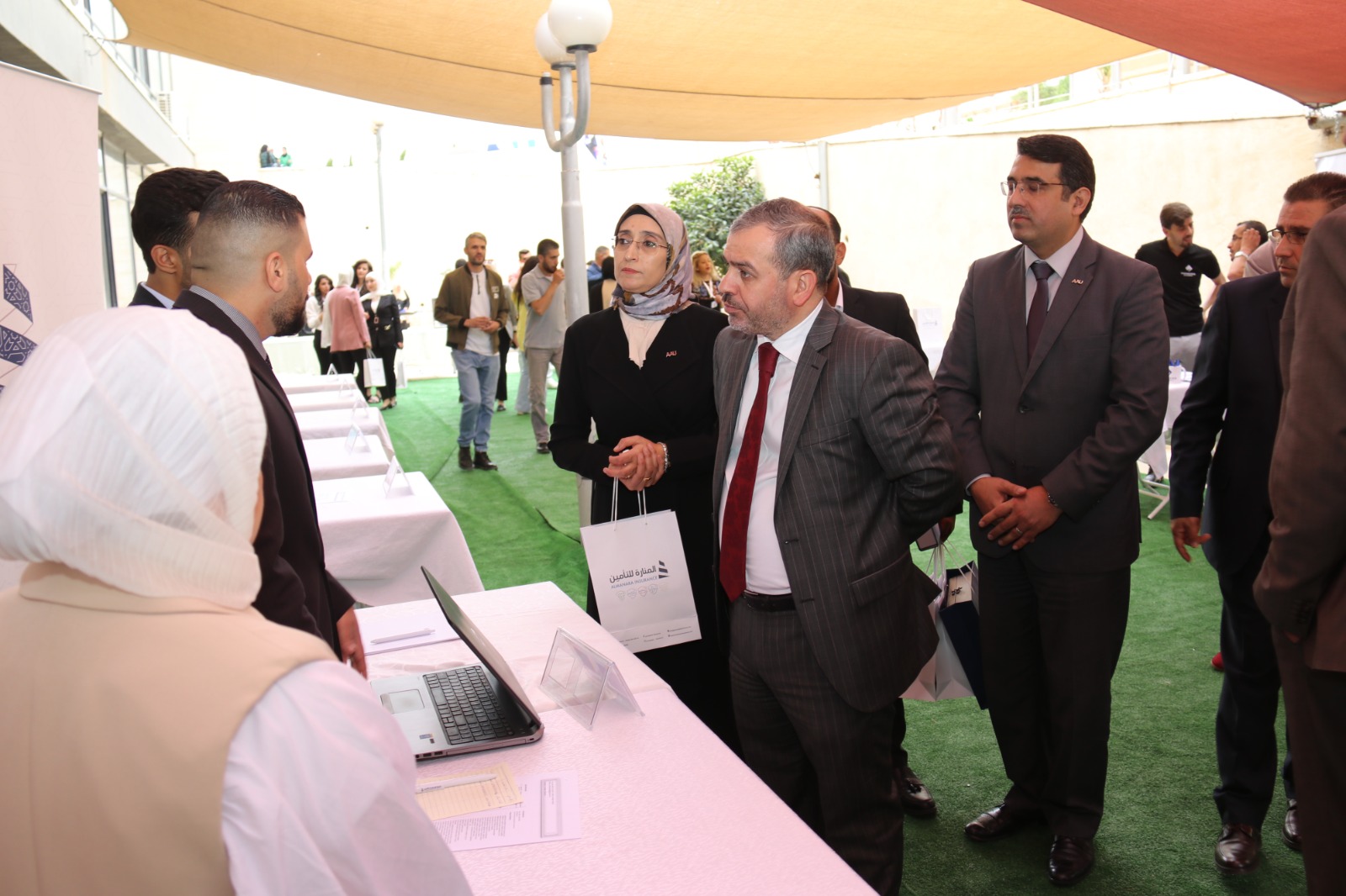"بمشاركة 58 شركة في اليوم الوظيفي لجامعة عمّان العربية"13