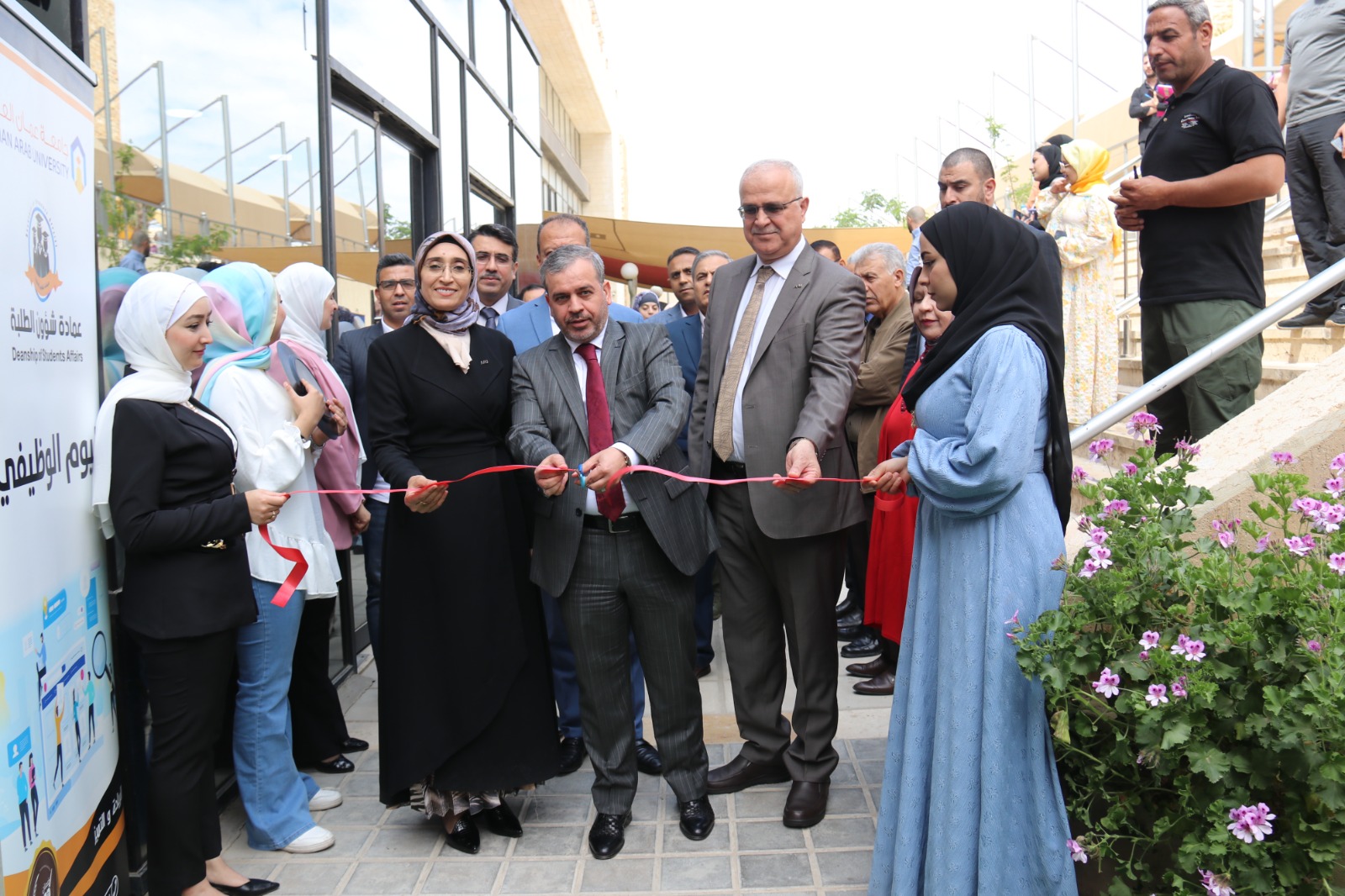 "بمشاركة 58 شركة في اليوم الوظيفي لجامعة عمّان العربية"21