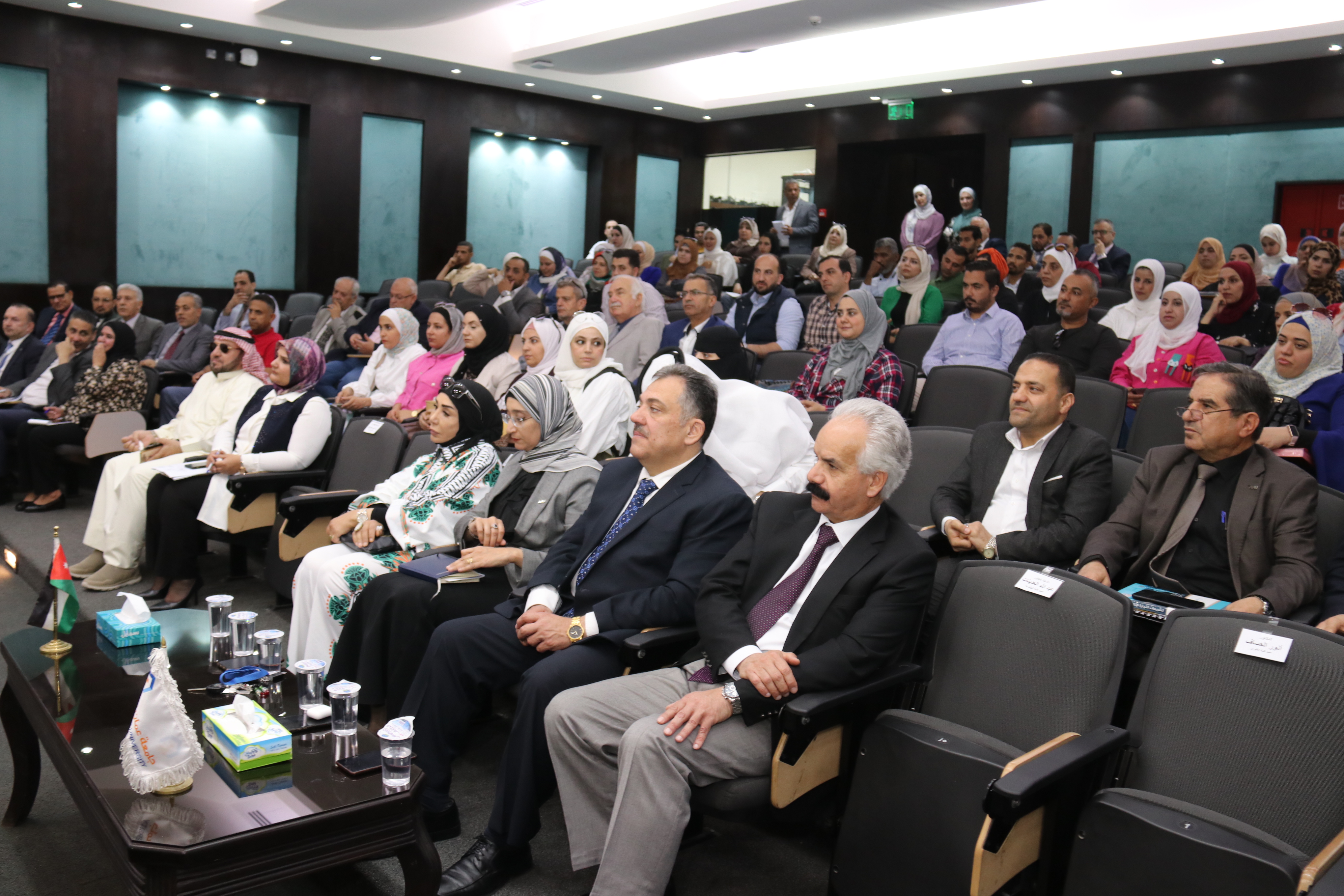 رئيس "عمّان العربية" لطلبة الدراسات العليا والبكالوريوس "أنتم سفراء جامعتكم"2