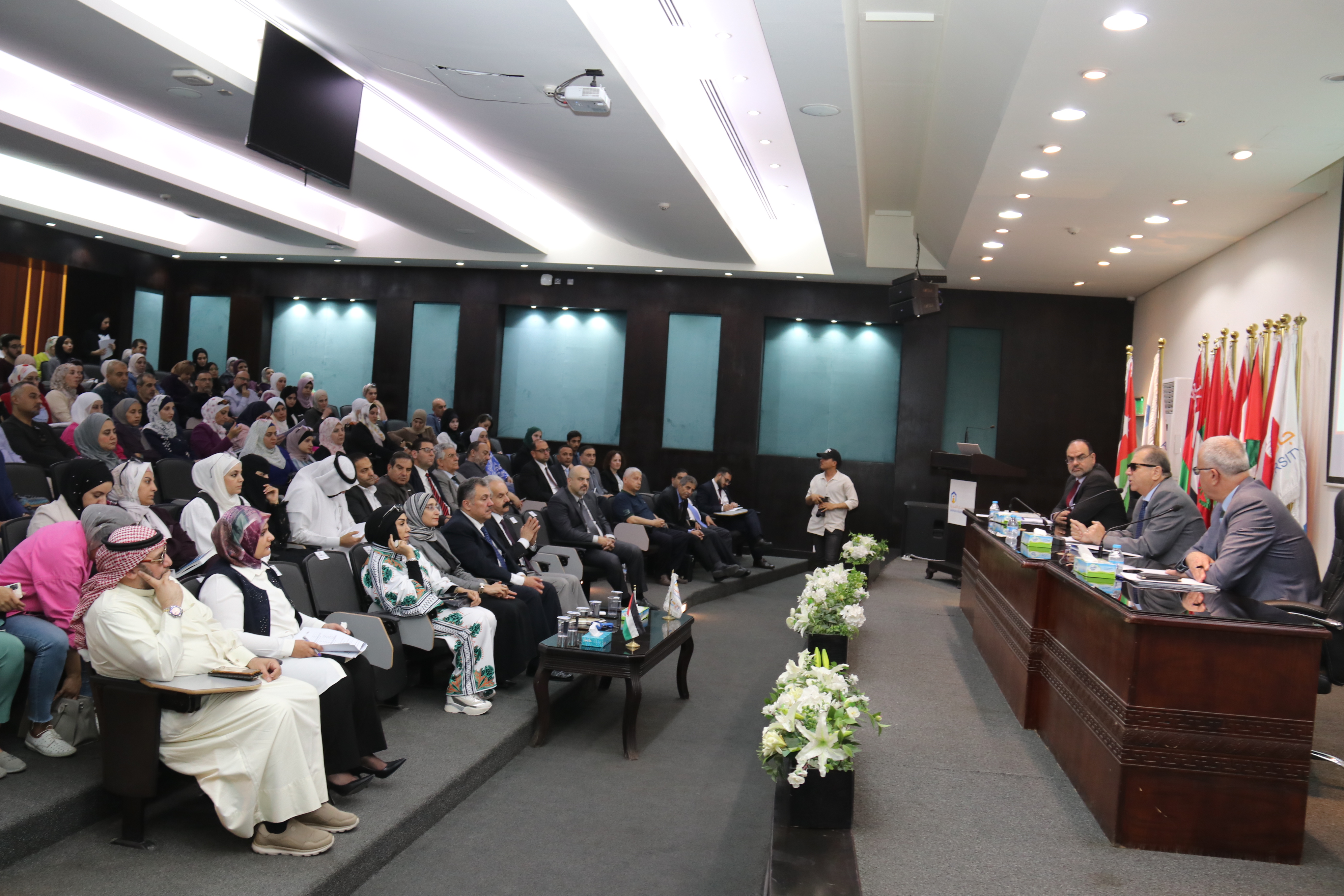 رئيس "عمّان العربية" لطلبة الدراسات العليا والبكالوريوس "أنتم سفراء جامعتكم"4