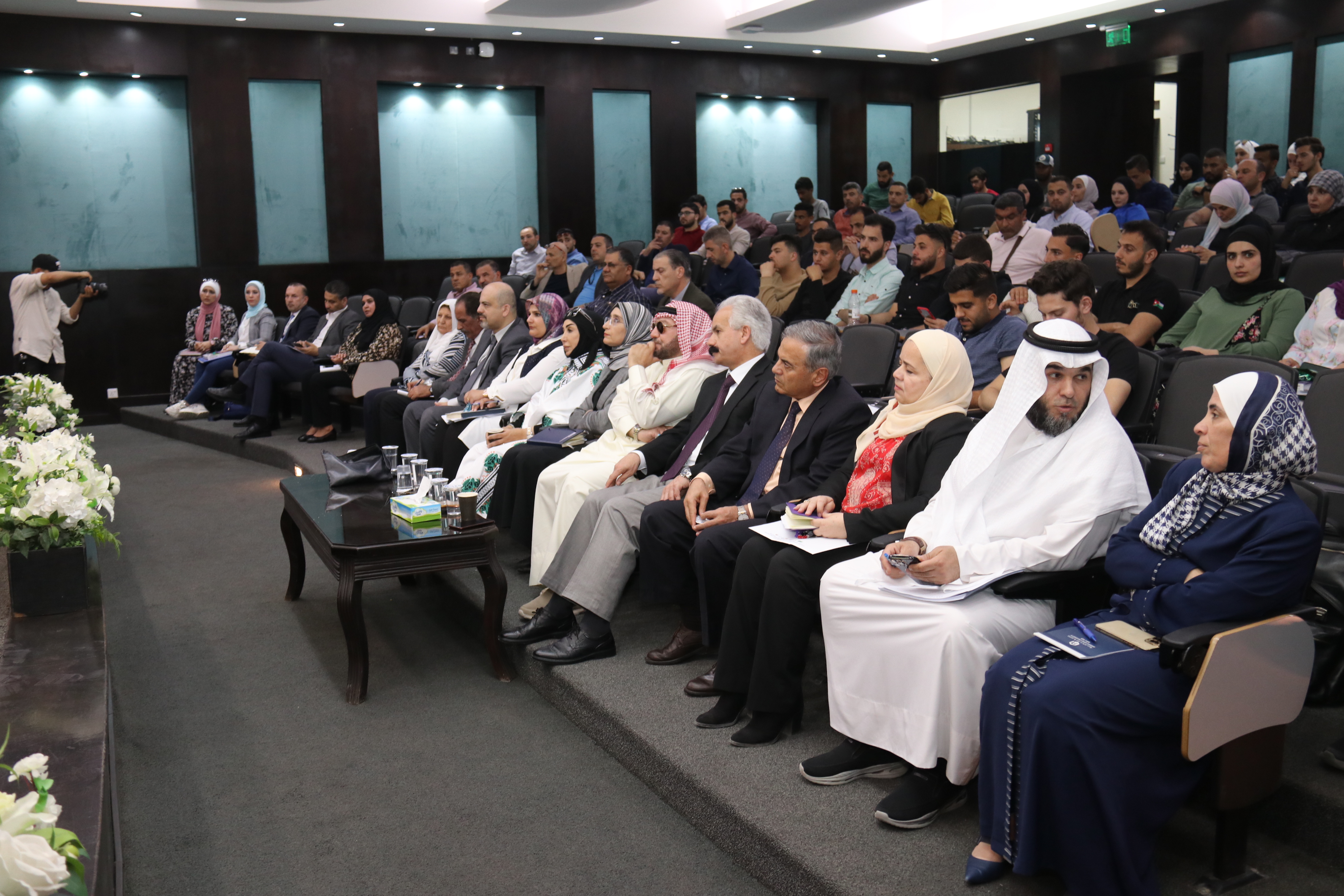 رئيس "عمّان العربية" لطلبة الدراسات العليا والبكالوريوس "أنتم سفراء جامعتكم"7