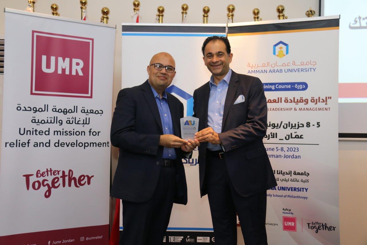 اختتام دورة "إدارة وقيادة العمل الخيري"12