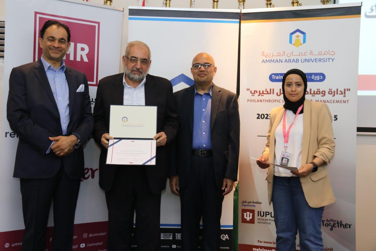 اختتام دورة "إدارة وقيادة العمل الخيري"19