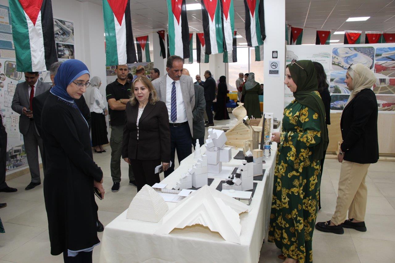 مشاريع ريادية تخدم المجتمع لطلبة هندسة العمارة في "عمّان العربية" 12