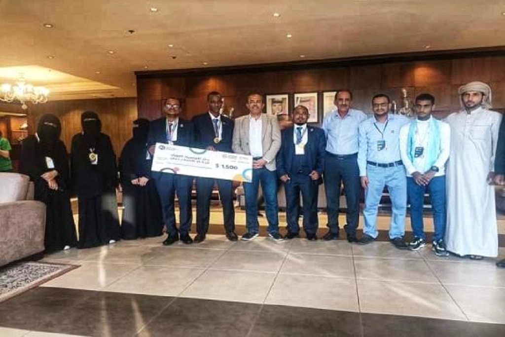 طالب من جامعة عمان العربية يقود فريق الكلية العلمية الإسلامية - بنون 2